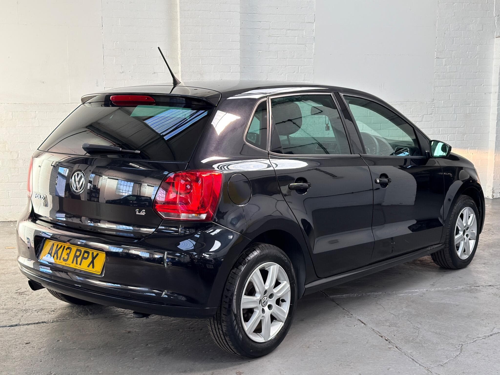 2013 Volkswagen Polo - Image 10