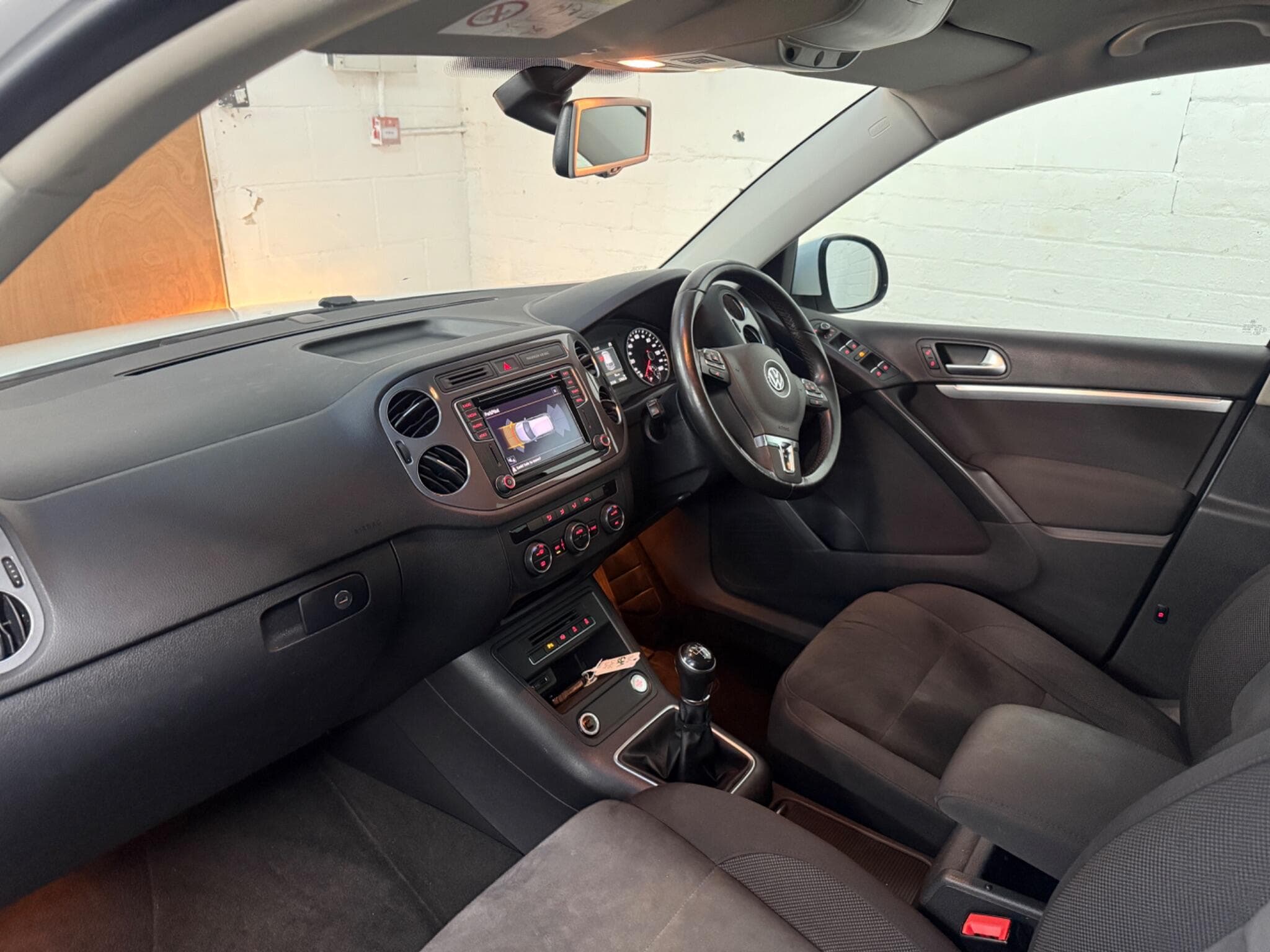 2015 Volkswagen Tiguan - Image 9