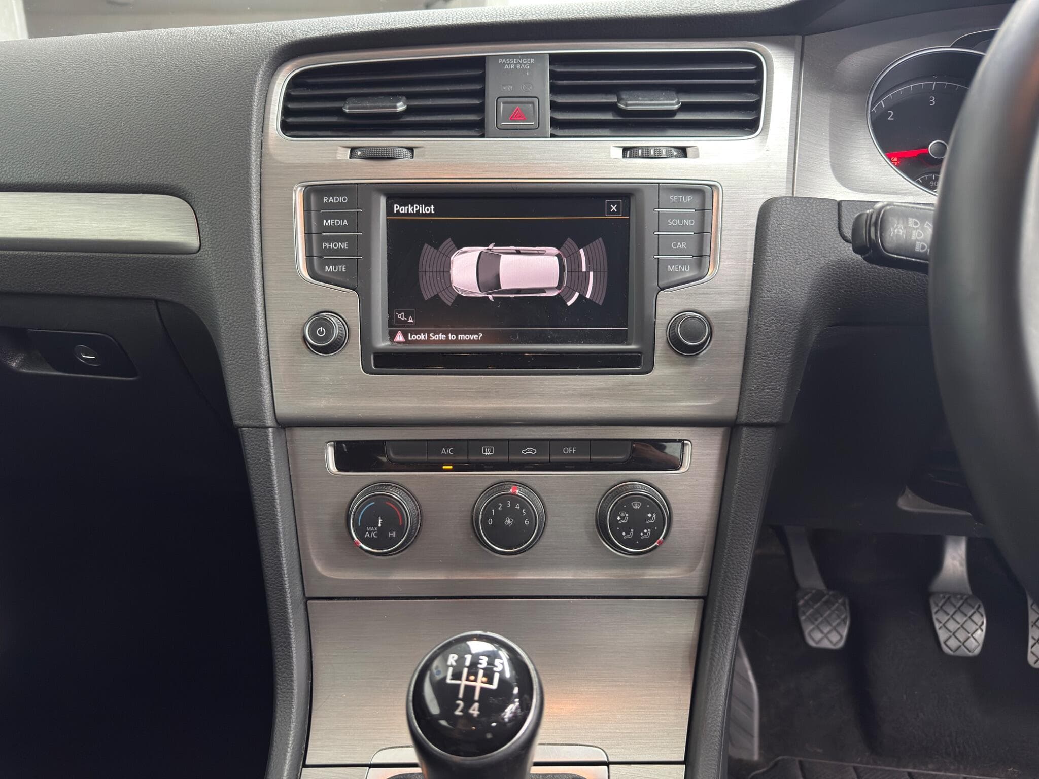 2015 Volkswagen Golf - Image 17