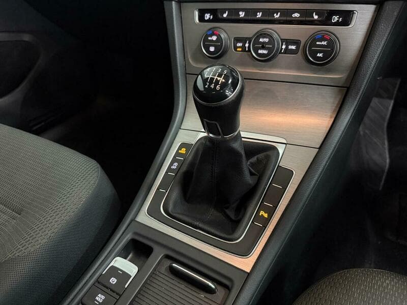 2016 Volkswagen Golf - Image 16