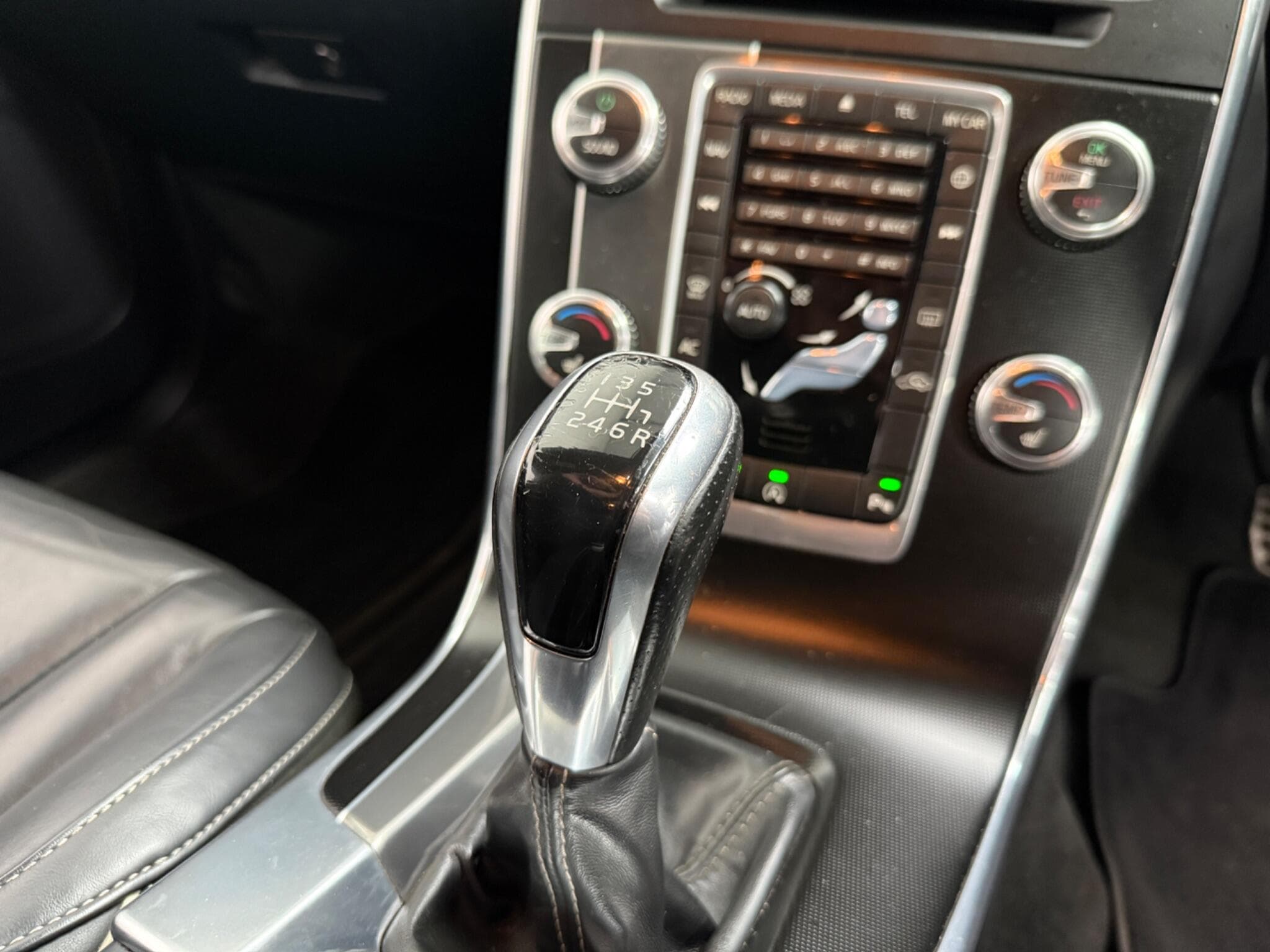 2016 Volvo V60 - Image 13