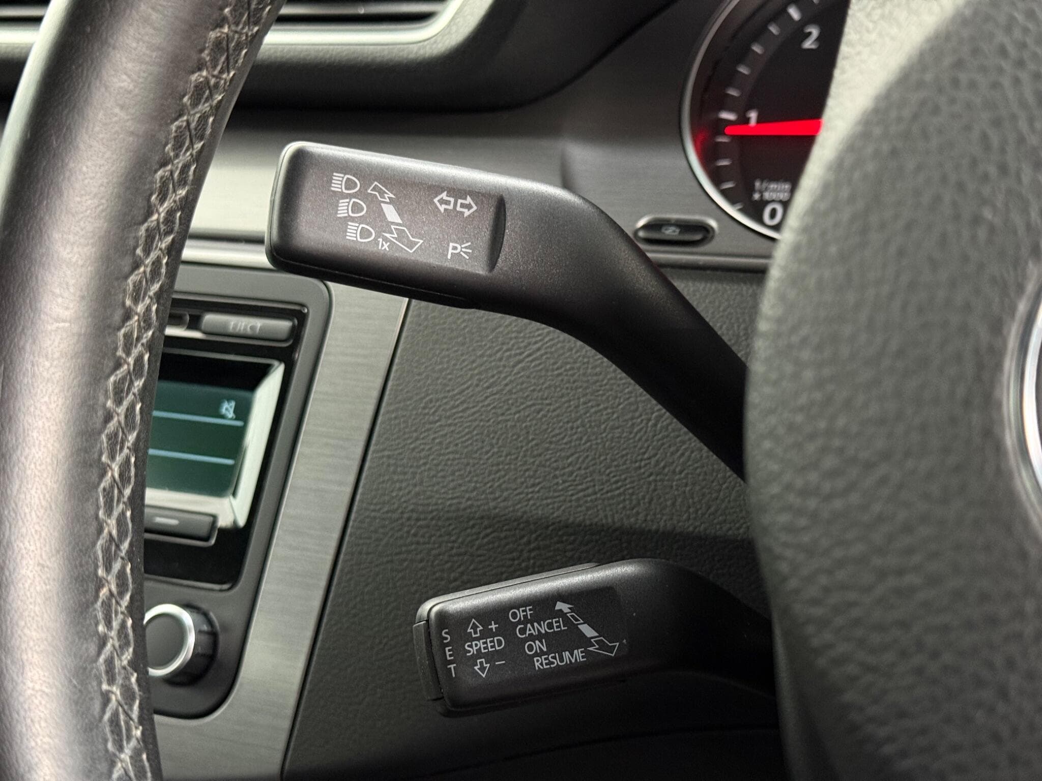 2012 Volkswagen Passat - Image 21