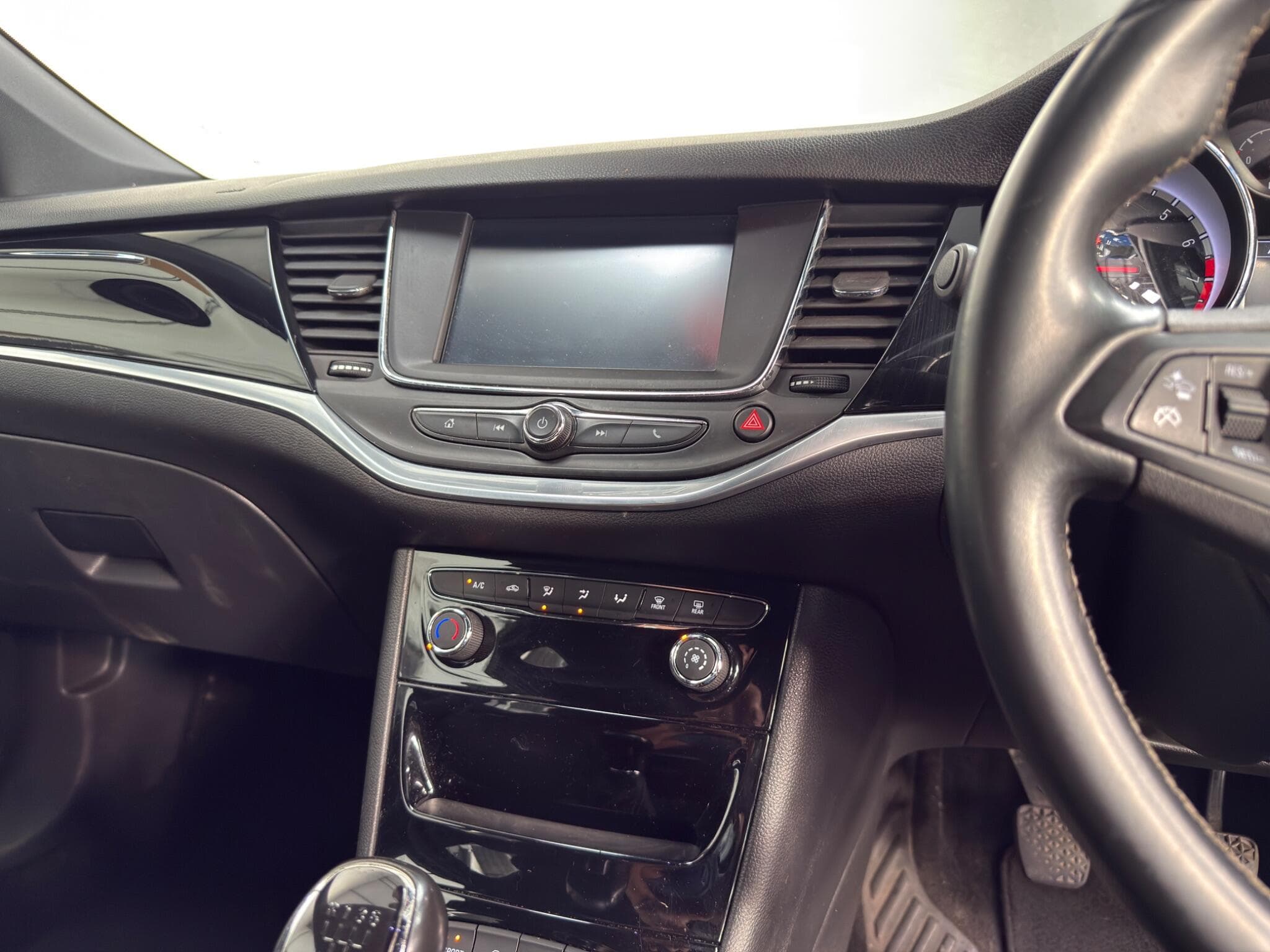 2016 Vauxhall Astra - Image 25