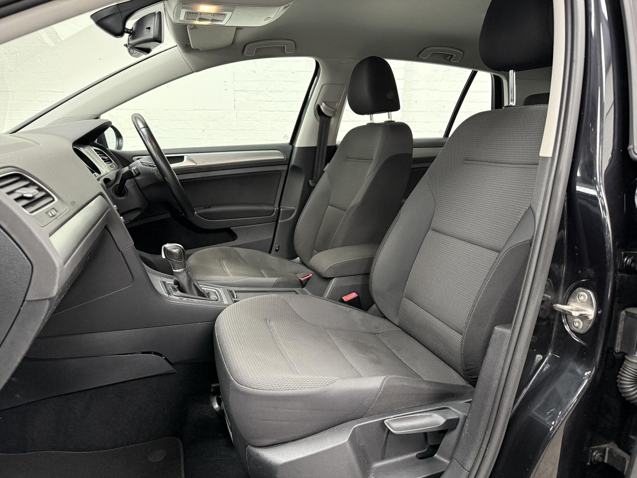 2015 Volkswagen Golf - Image 21