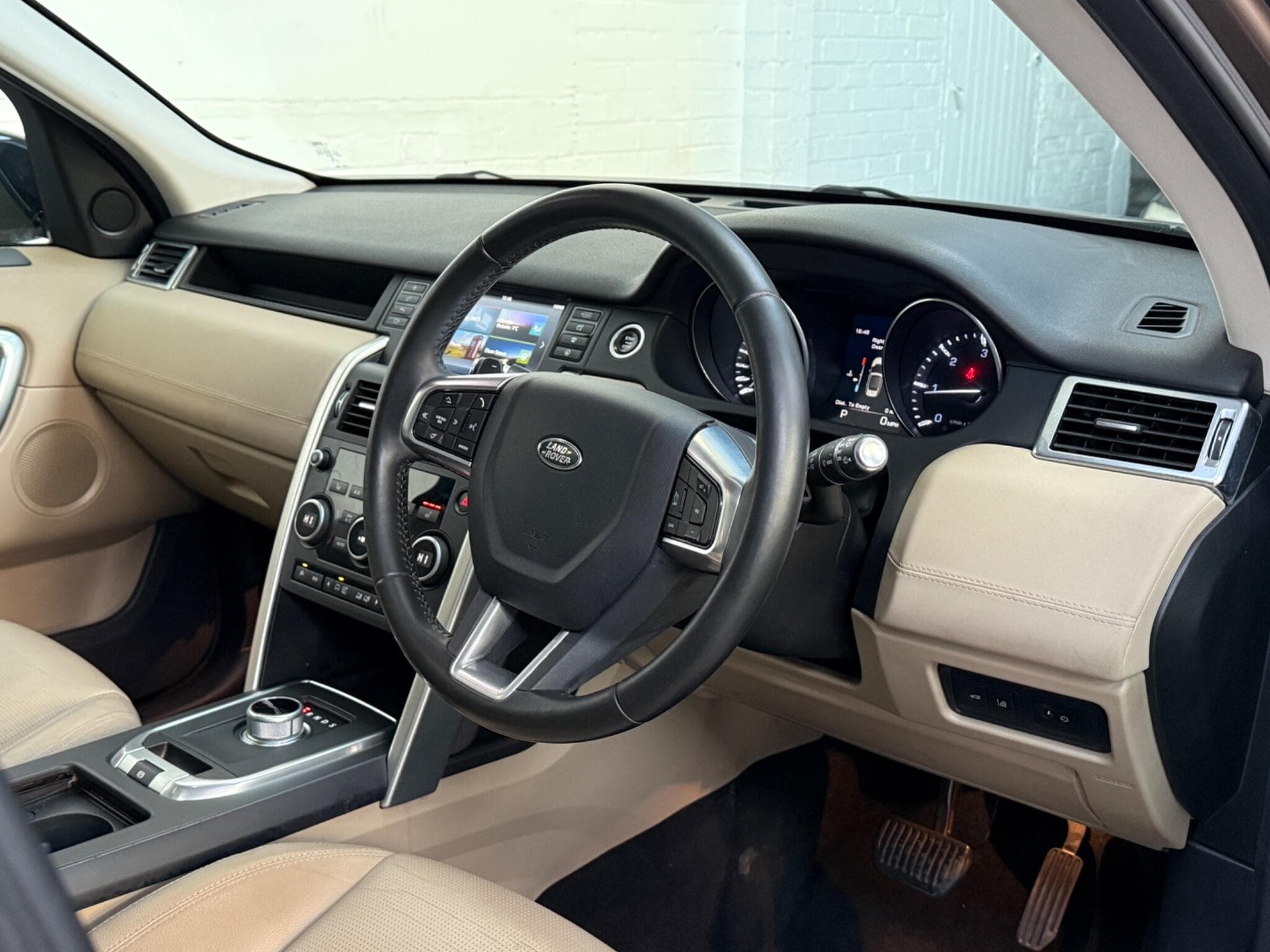 2015 Land Rover Discovery Sport - Image 26