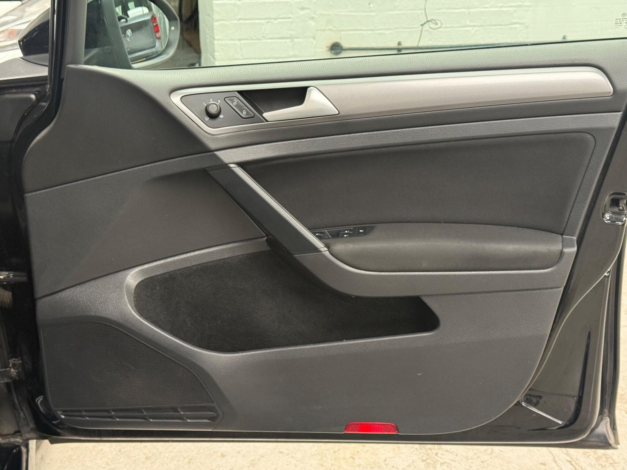 2015 Volkswagen Golf - Image 14