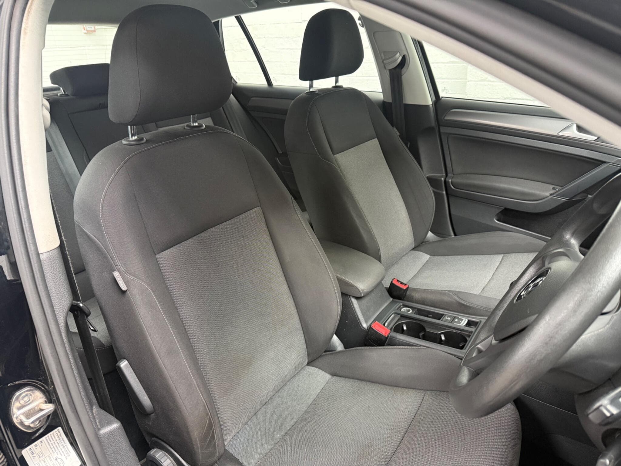 2015 Volkswagen Golf - Image 27