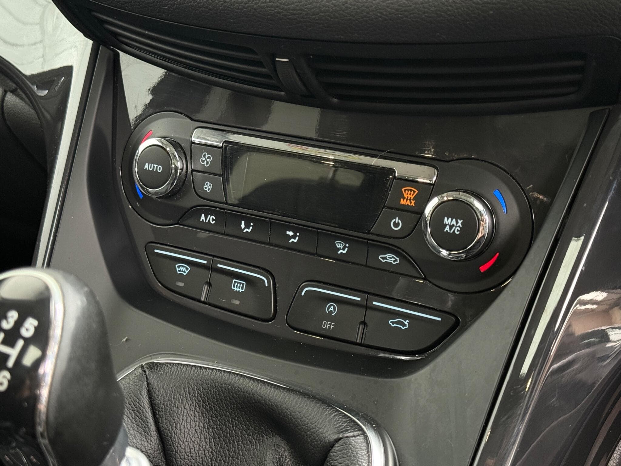 2015 Ford Kuga - Image 27