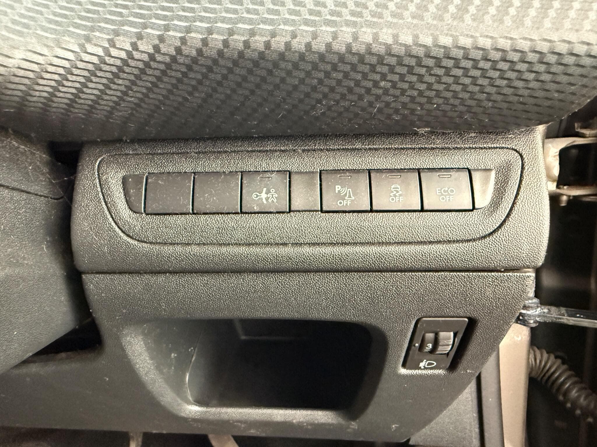 2014 Peugeot 2008 - Image 27