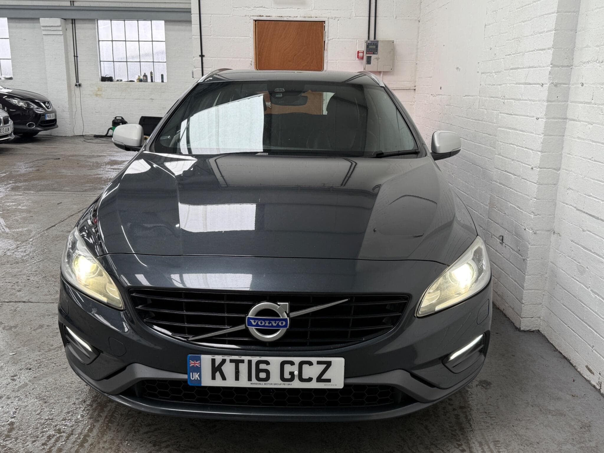 2016 Volvo V60 - Image 2