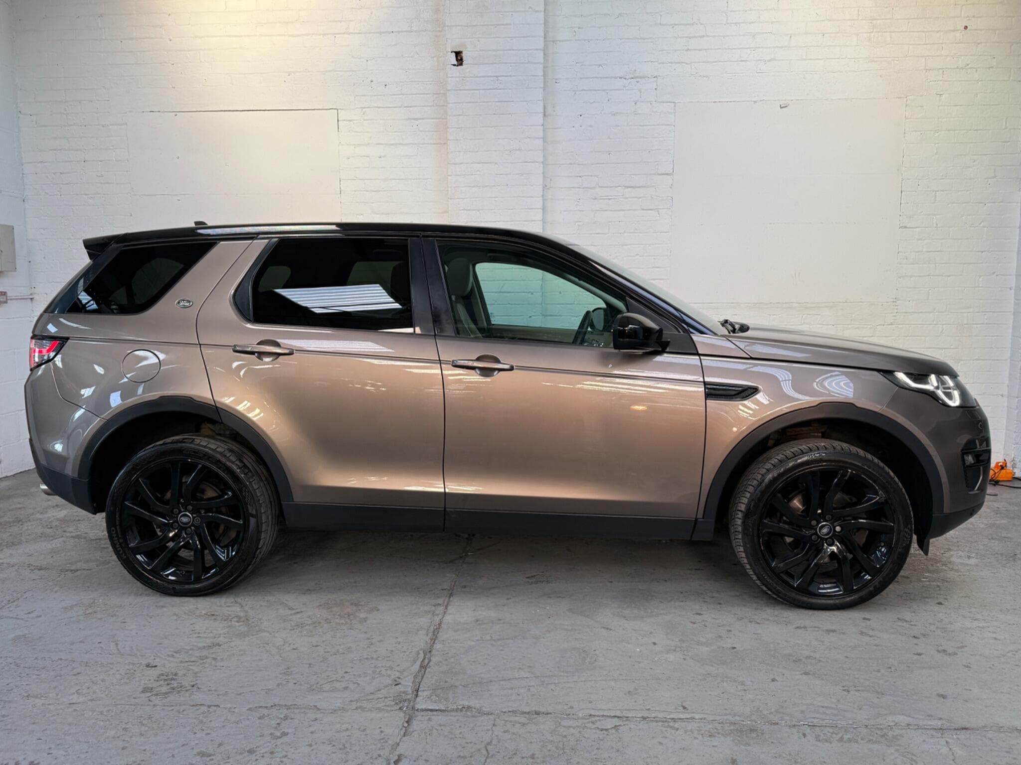2015 Land Rover Discovery Sport - Image 10