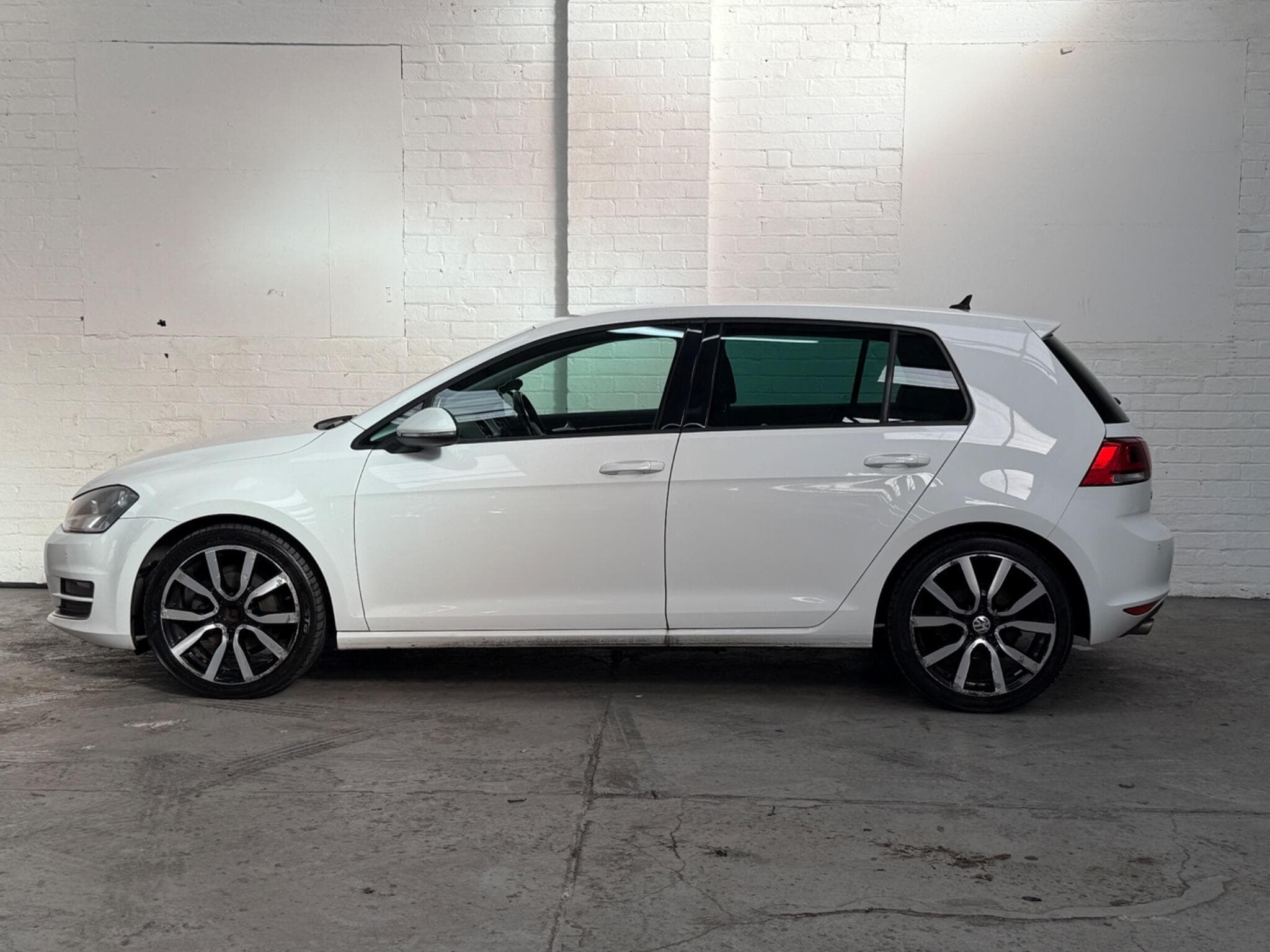 2014 Volkswagen Golf - Image 7