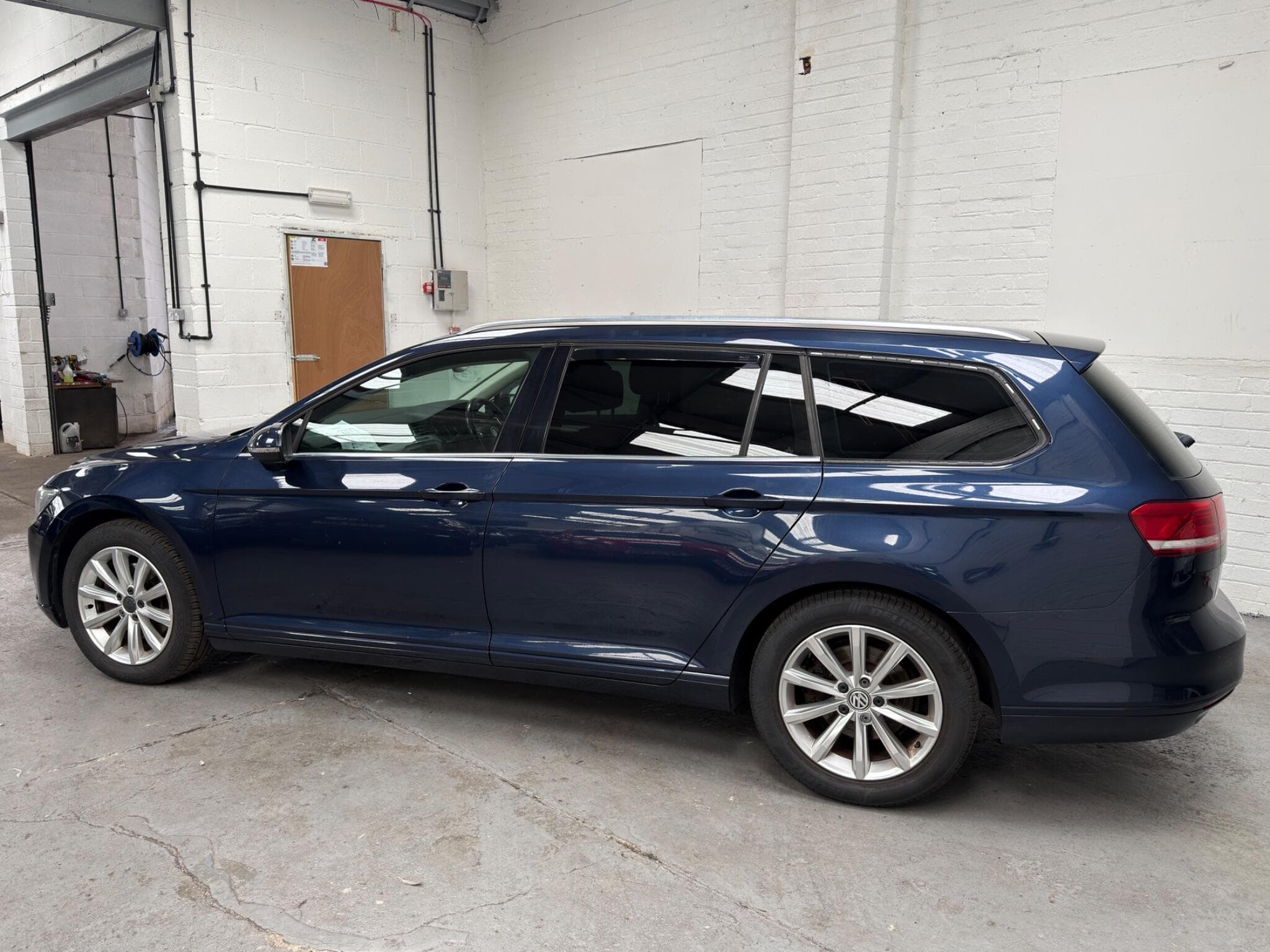 2015 Volkswagen Passat - Image 8