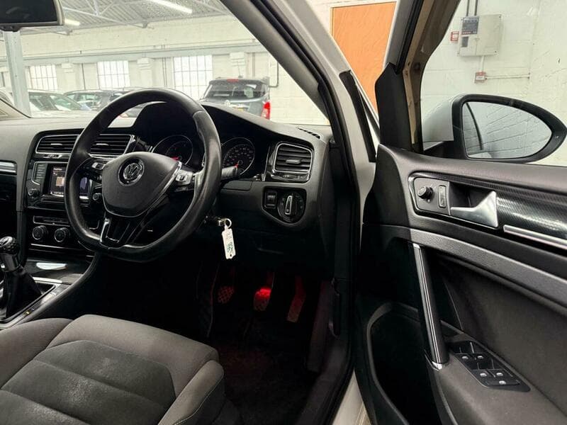 2014 Volkswagen Golf - Image 12