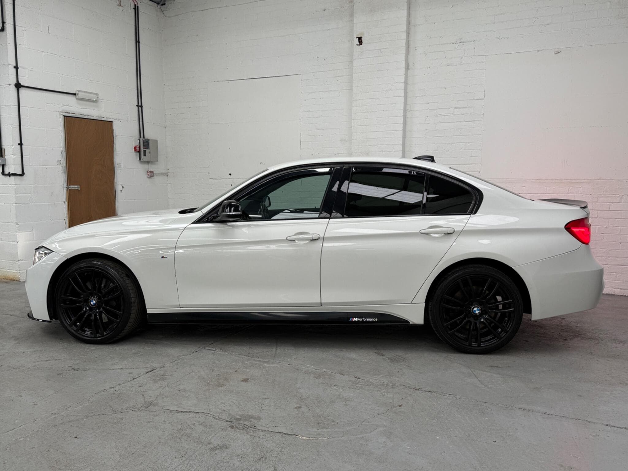 2015 BMW 3 Series - Image 9