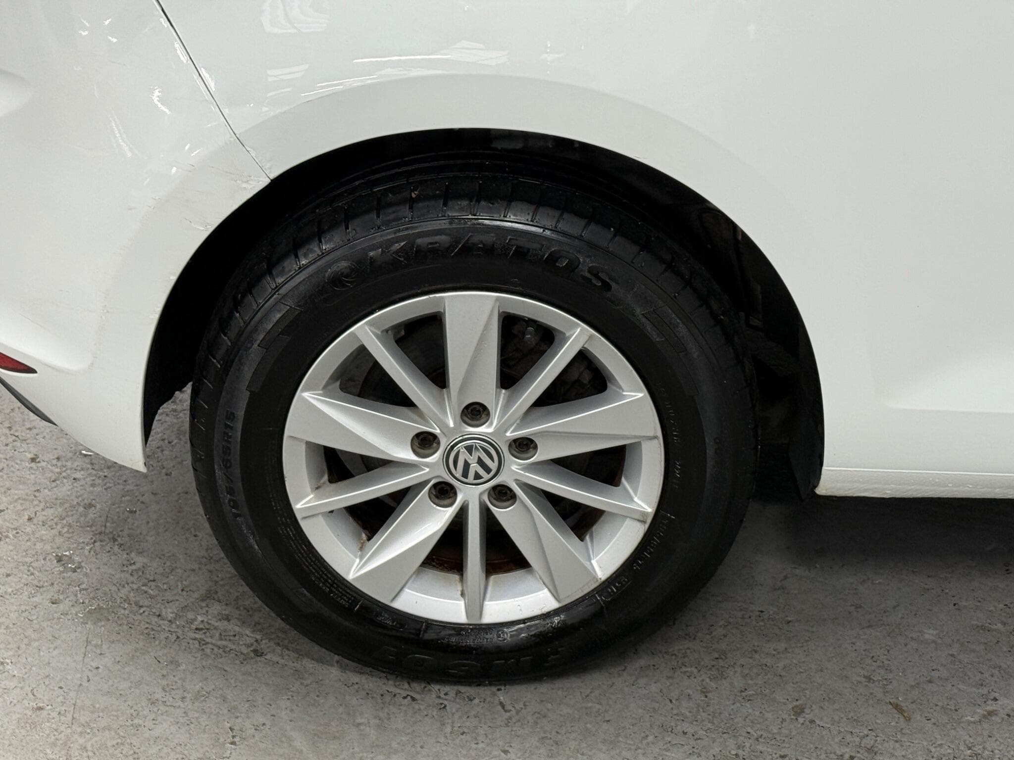 2013 Volkswagen Golf - Image 17