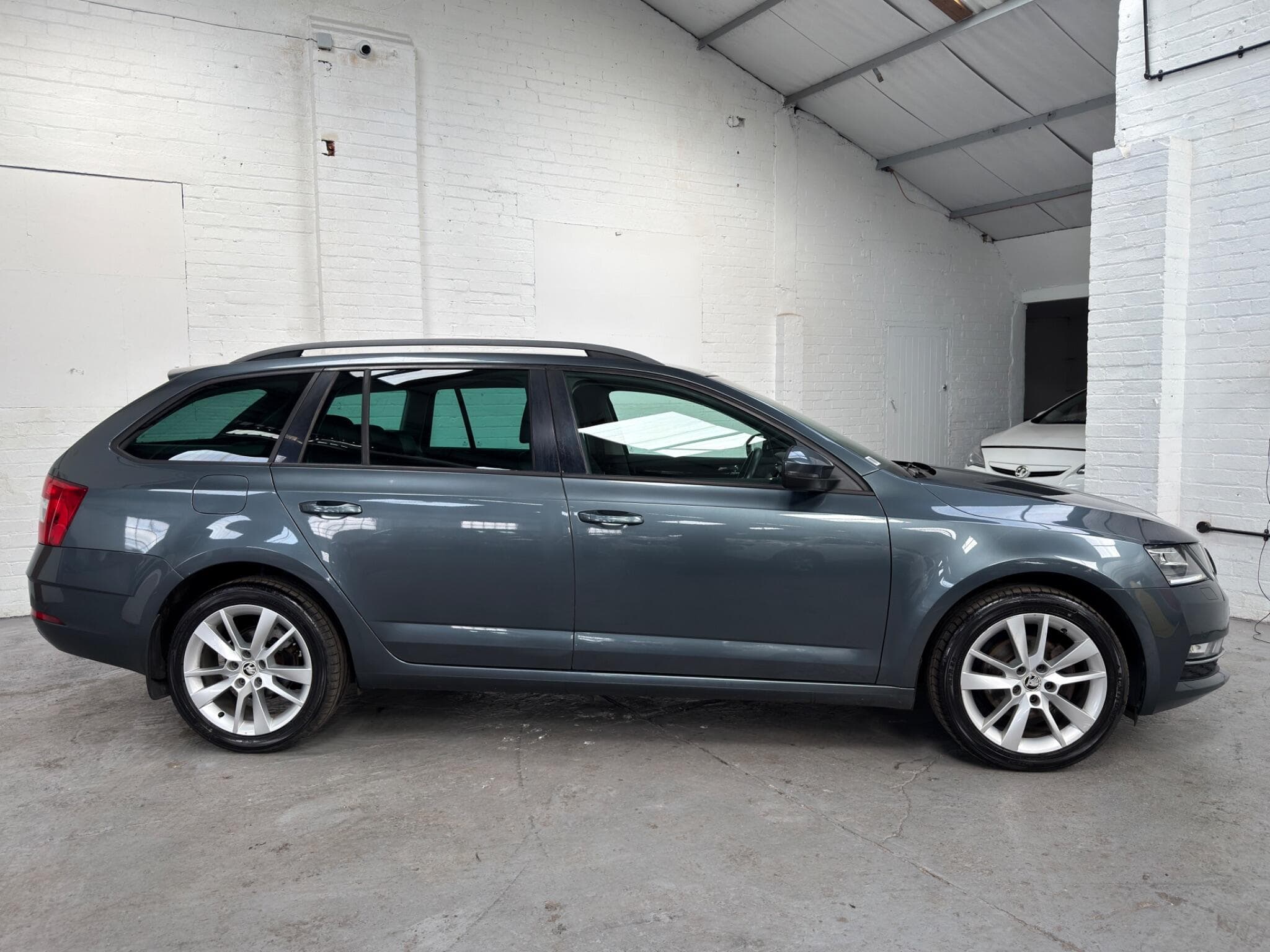 2017 Skoda Octavia - Image 12