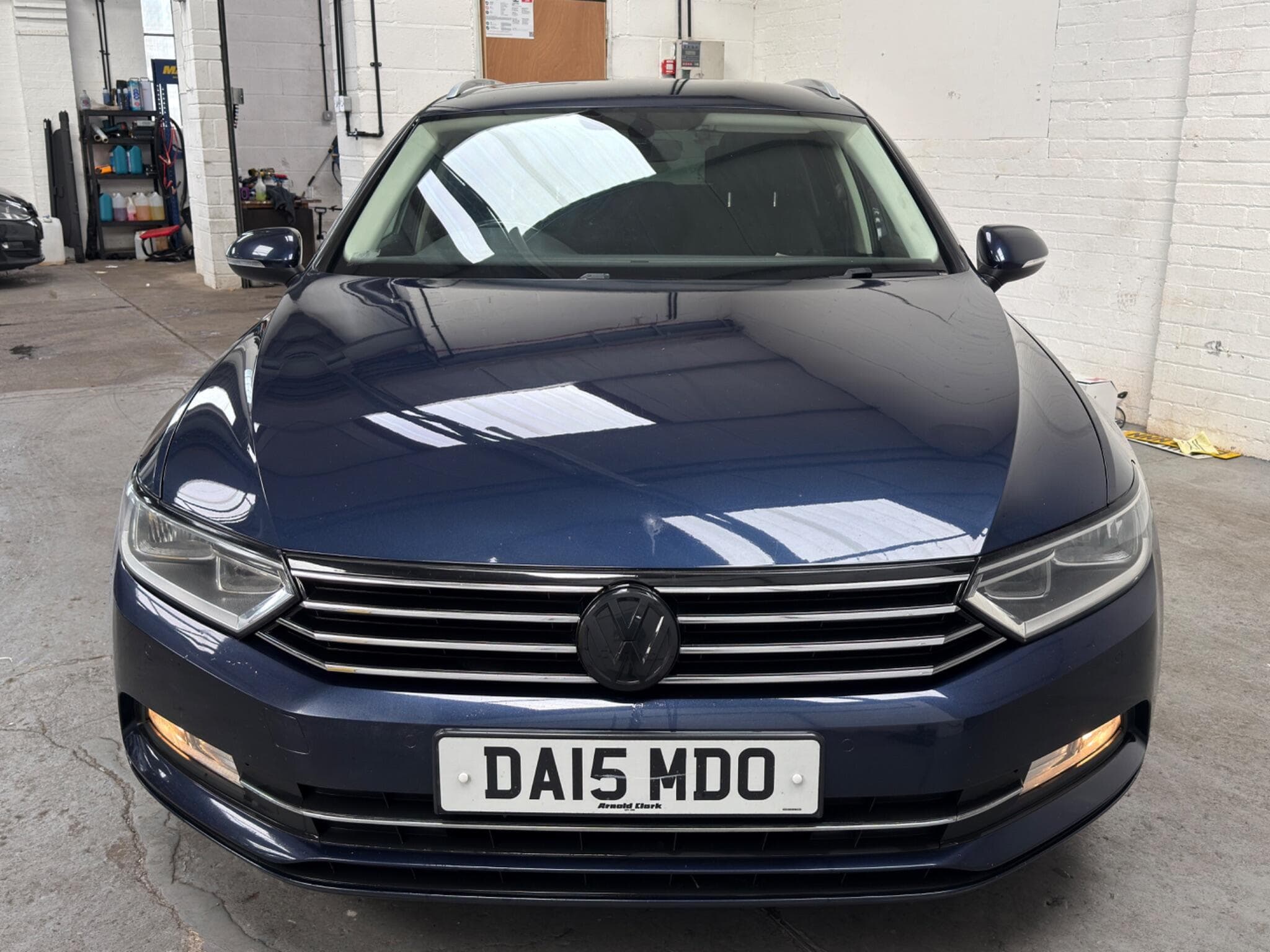 2015 Volkswagen Passat - Image 2