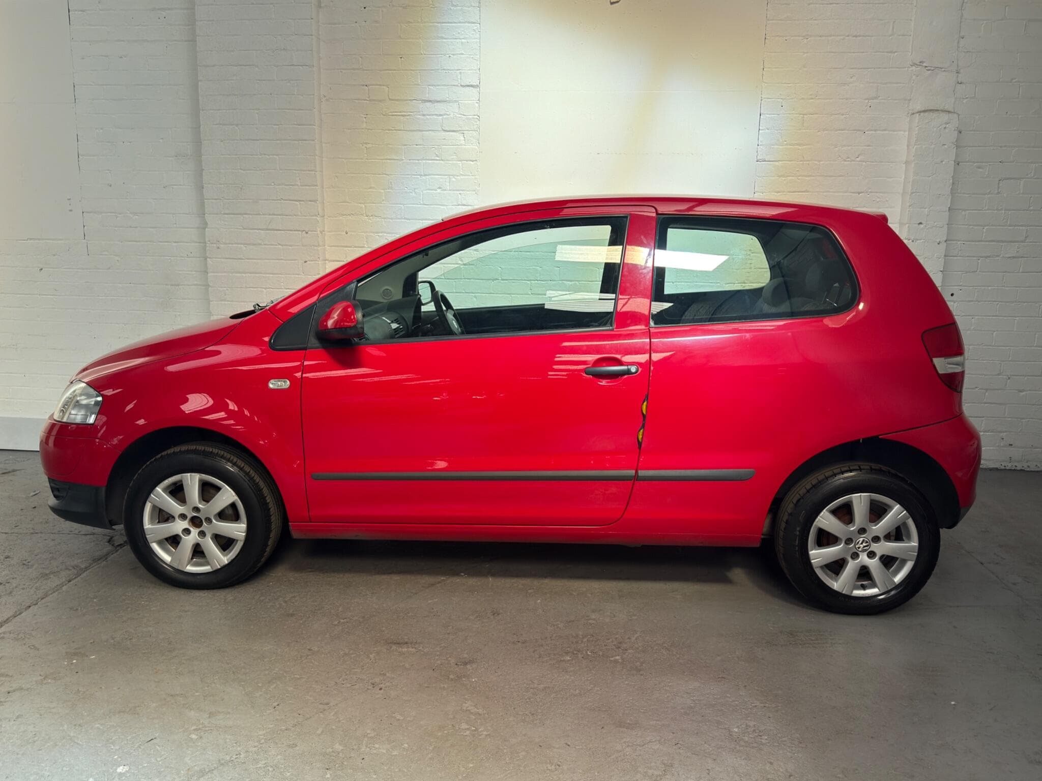 2006 Volkswagen Fox - Image 3
