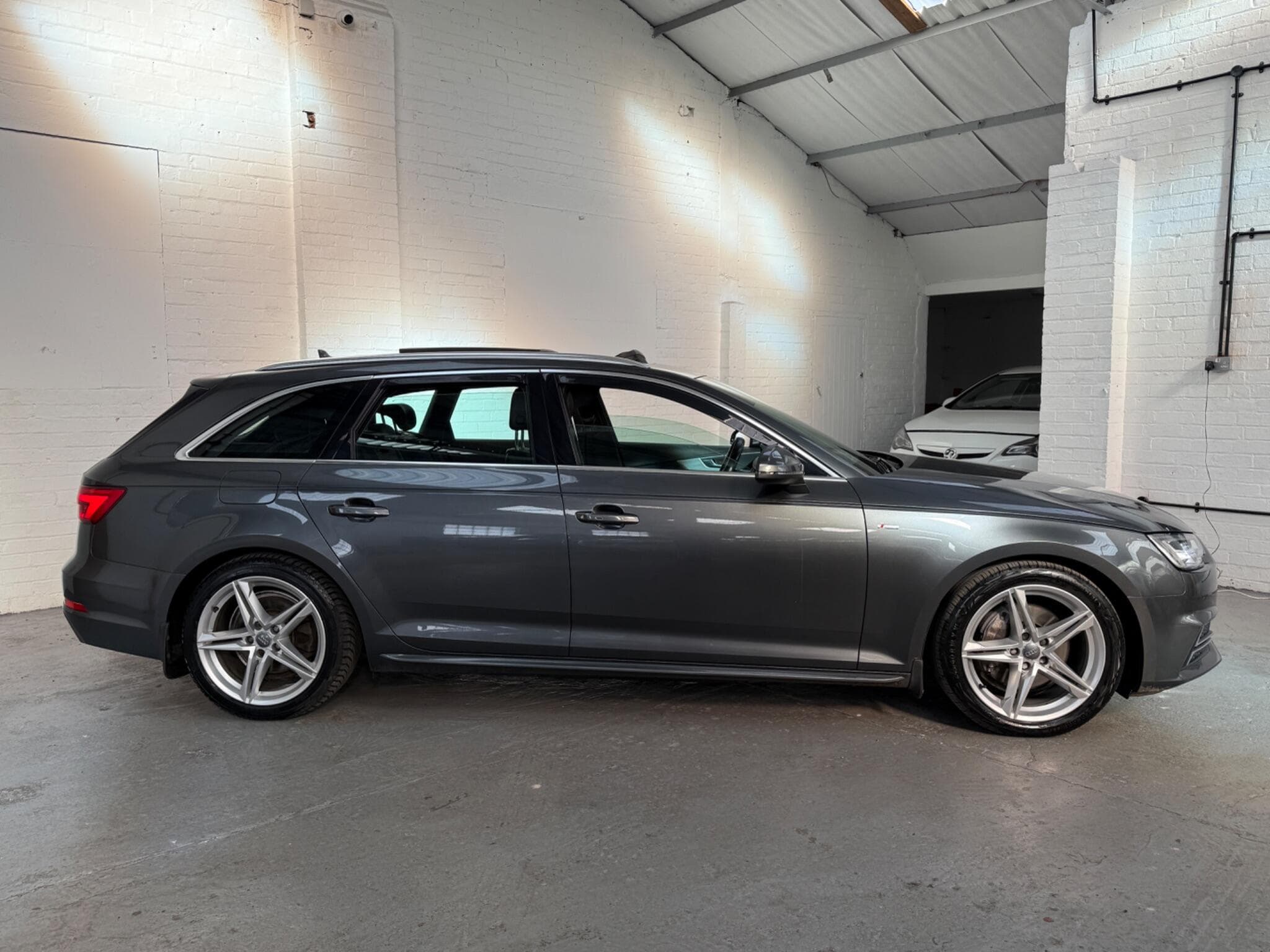 2016 Audi A4 Avant - Image 10