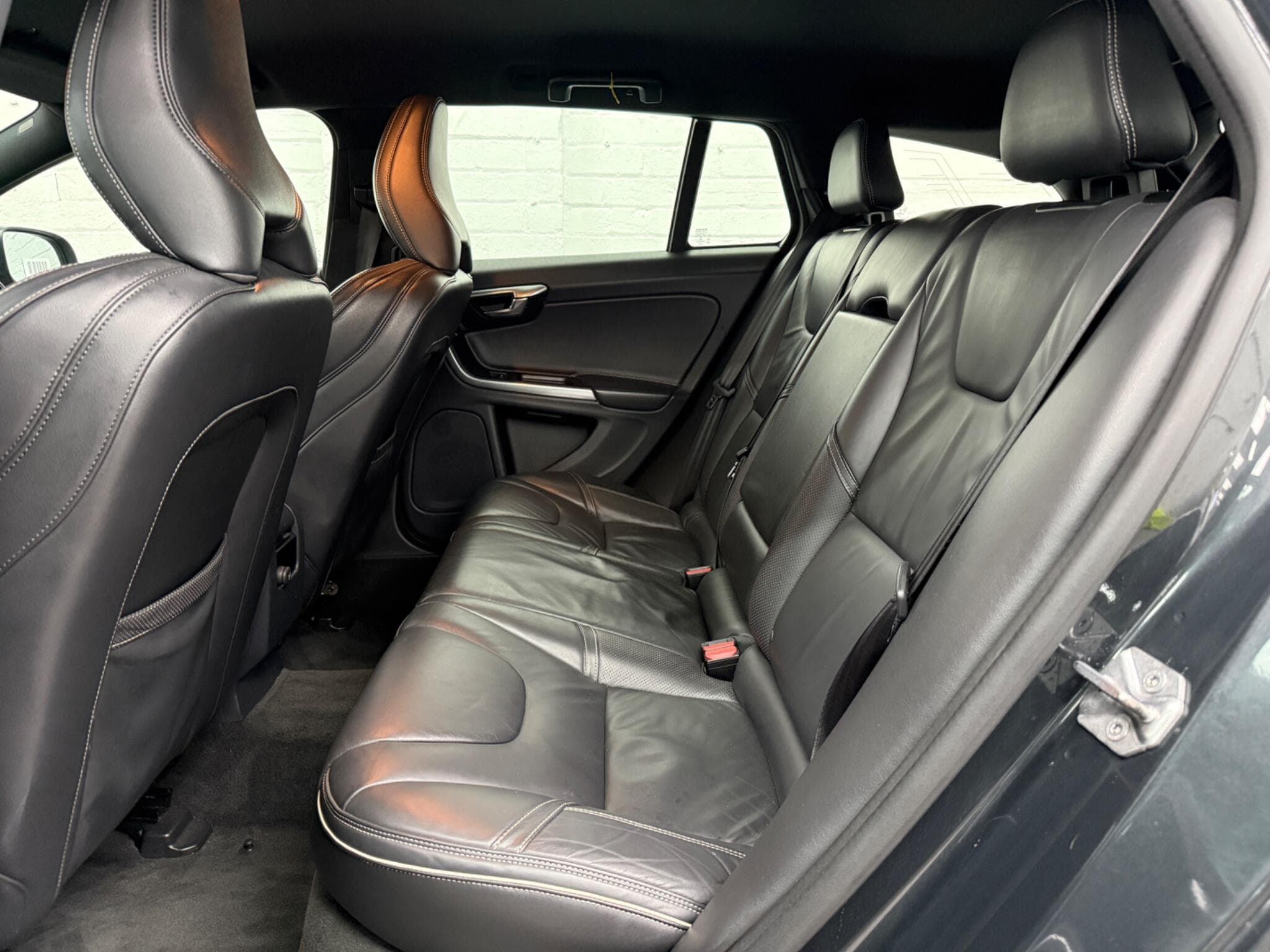 2016 Volvo V60 - Image 18