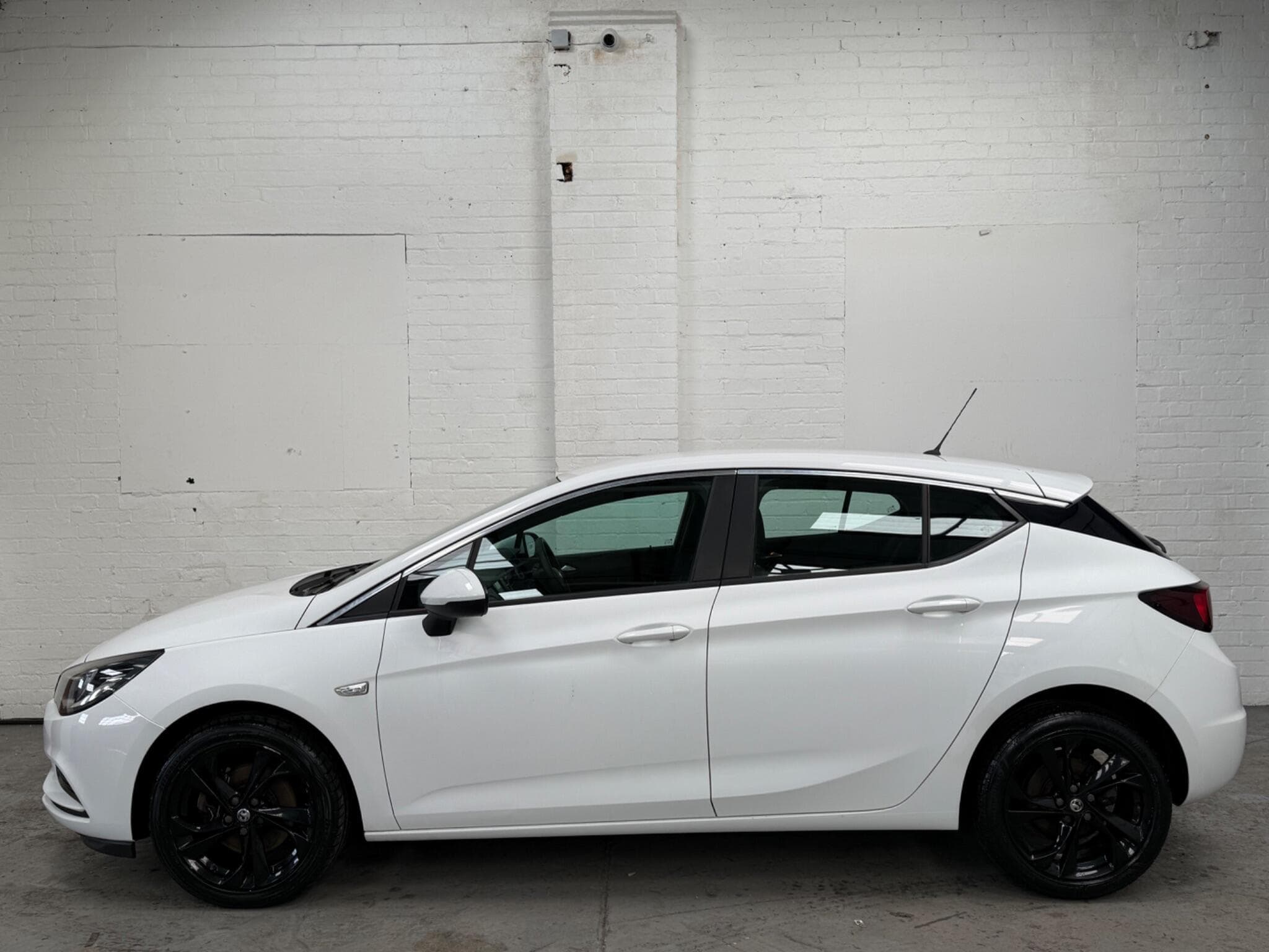 2016 Vauxhall Astra - Image 10