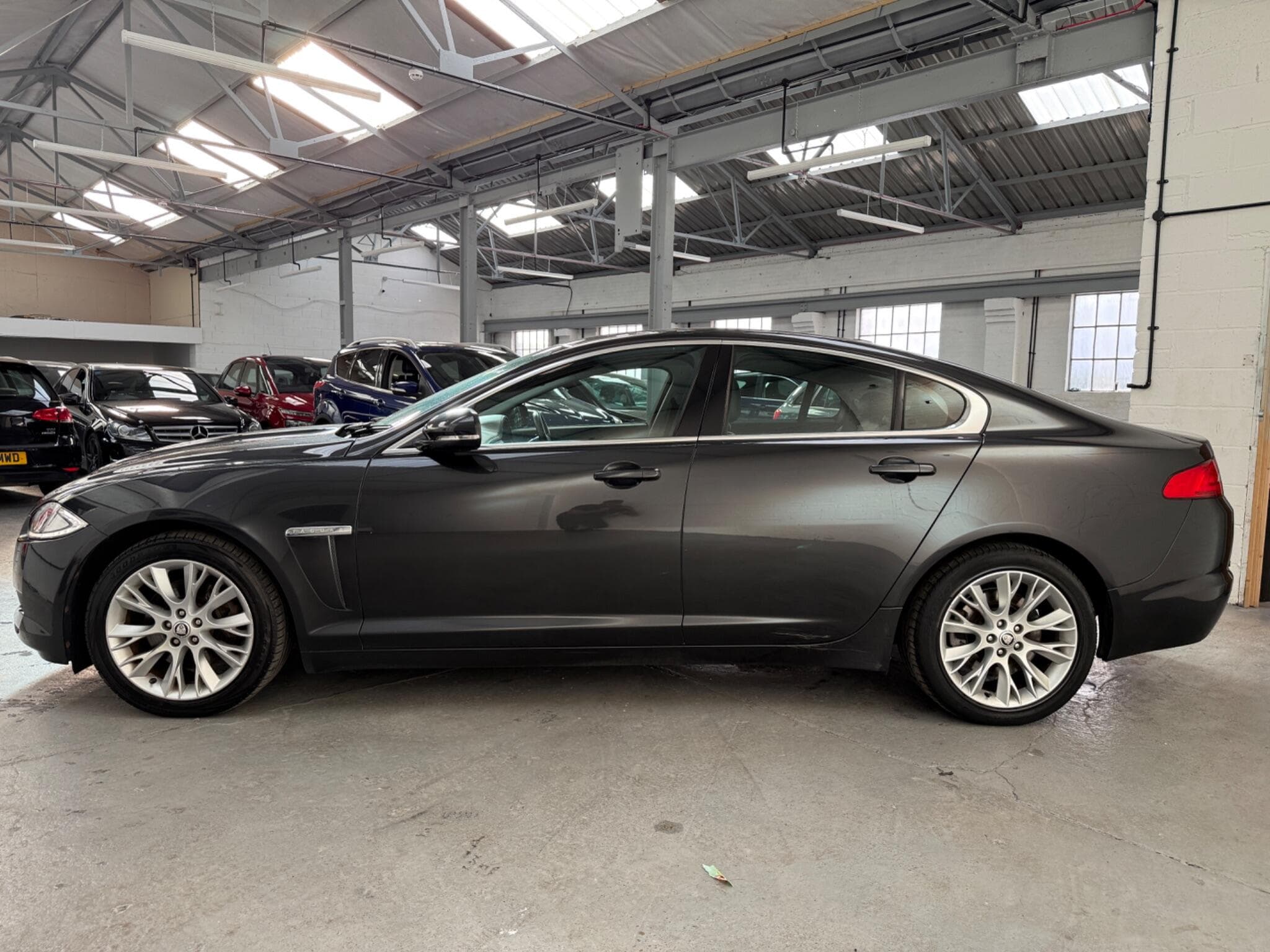 2012 Jaguar XF - Image 5