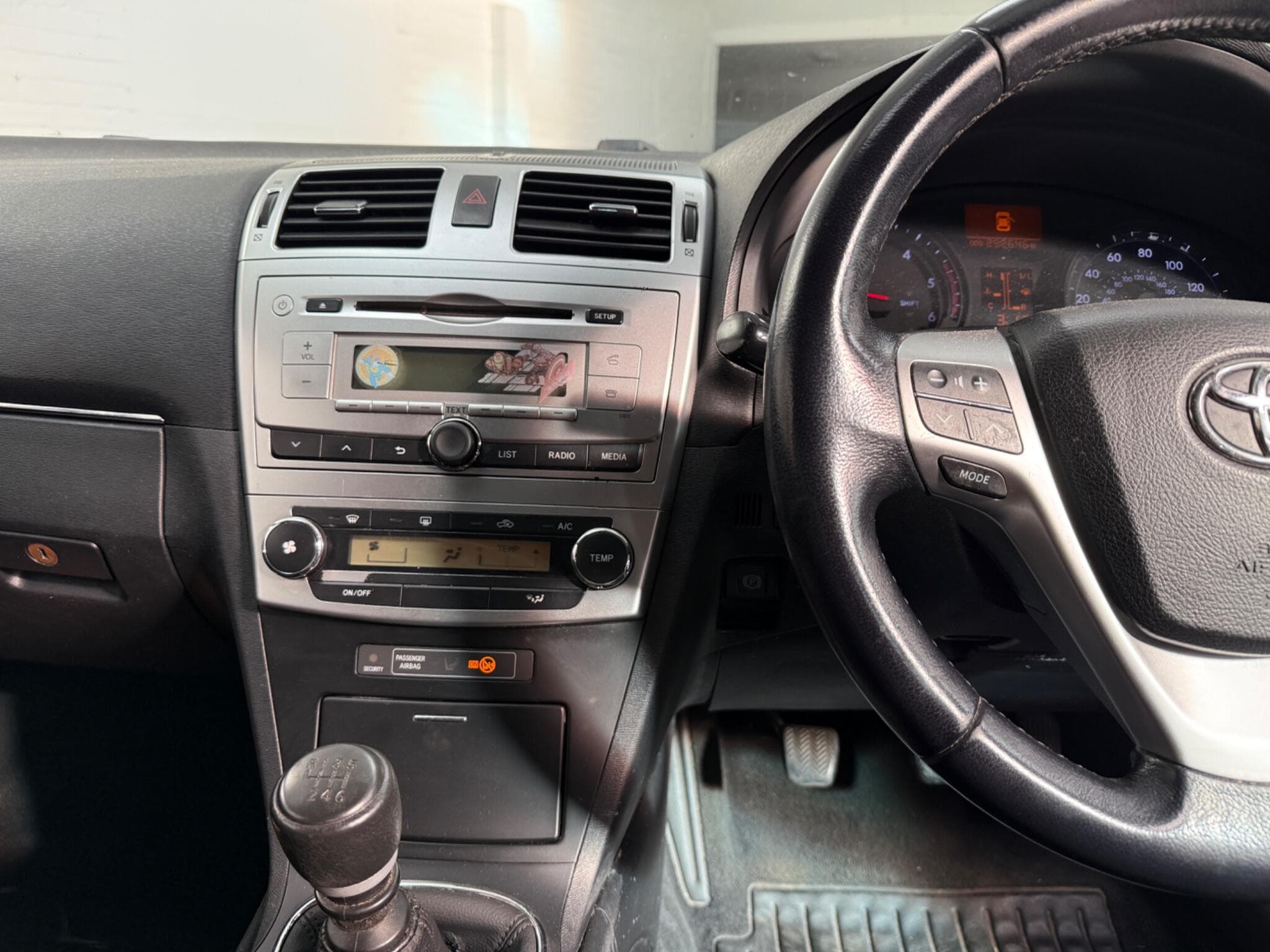 2012 Toyota Avensis - Image 17