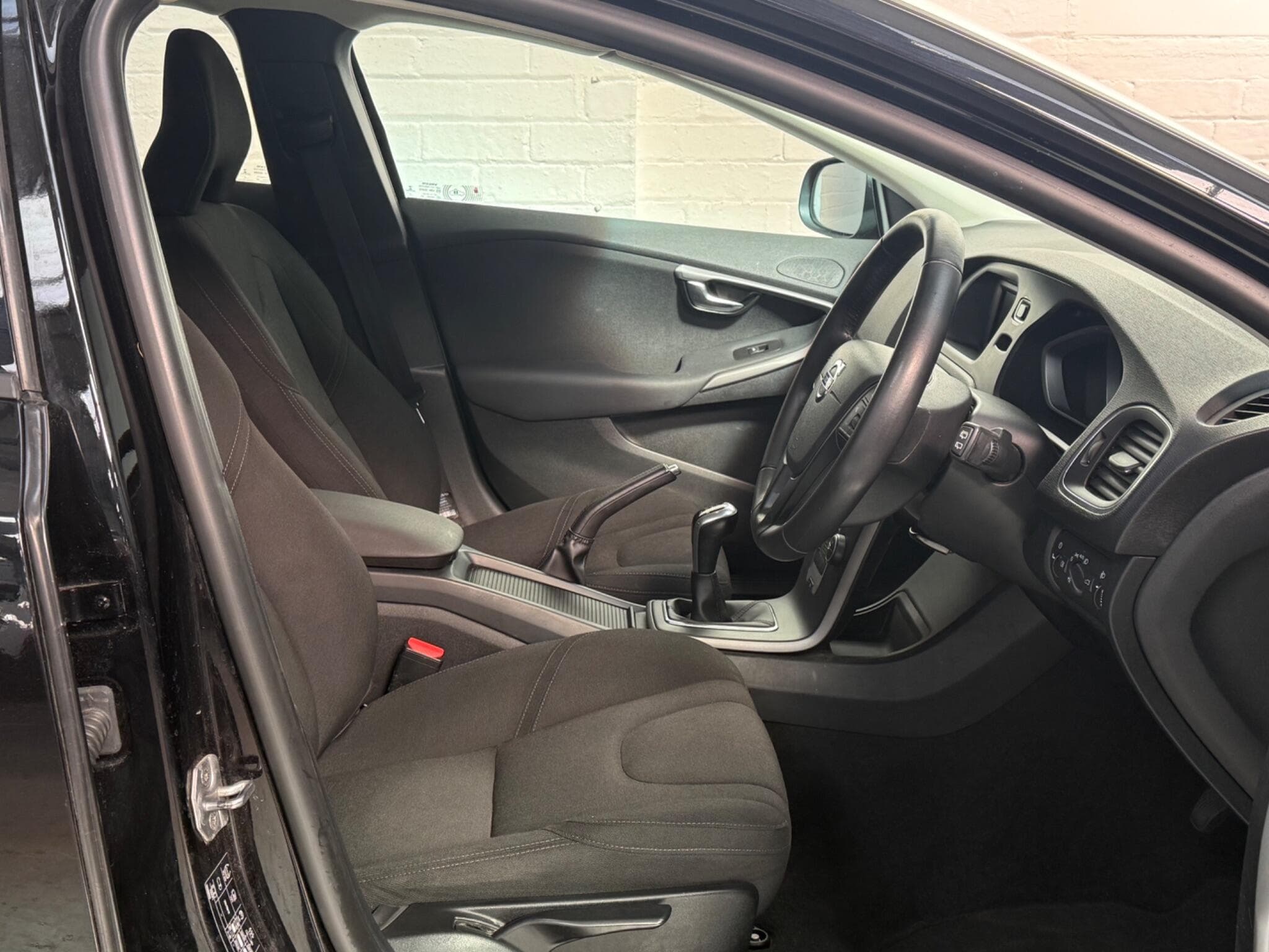 2015 Volvo V40 - Image 14