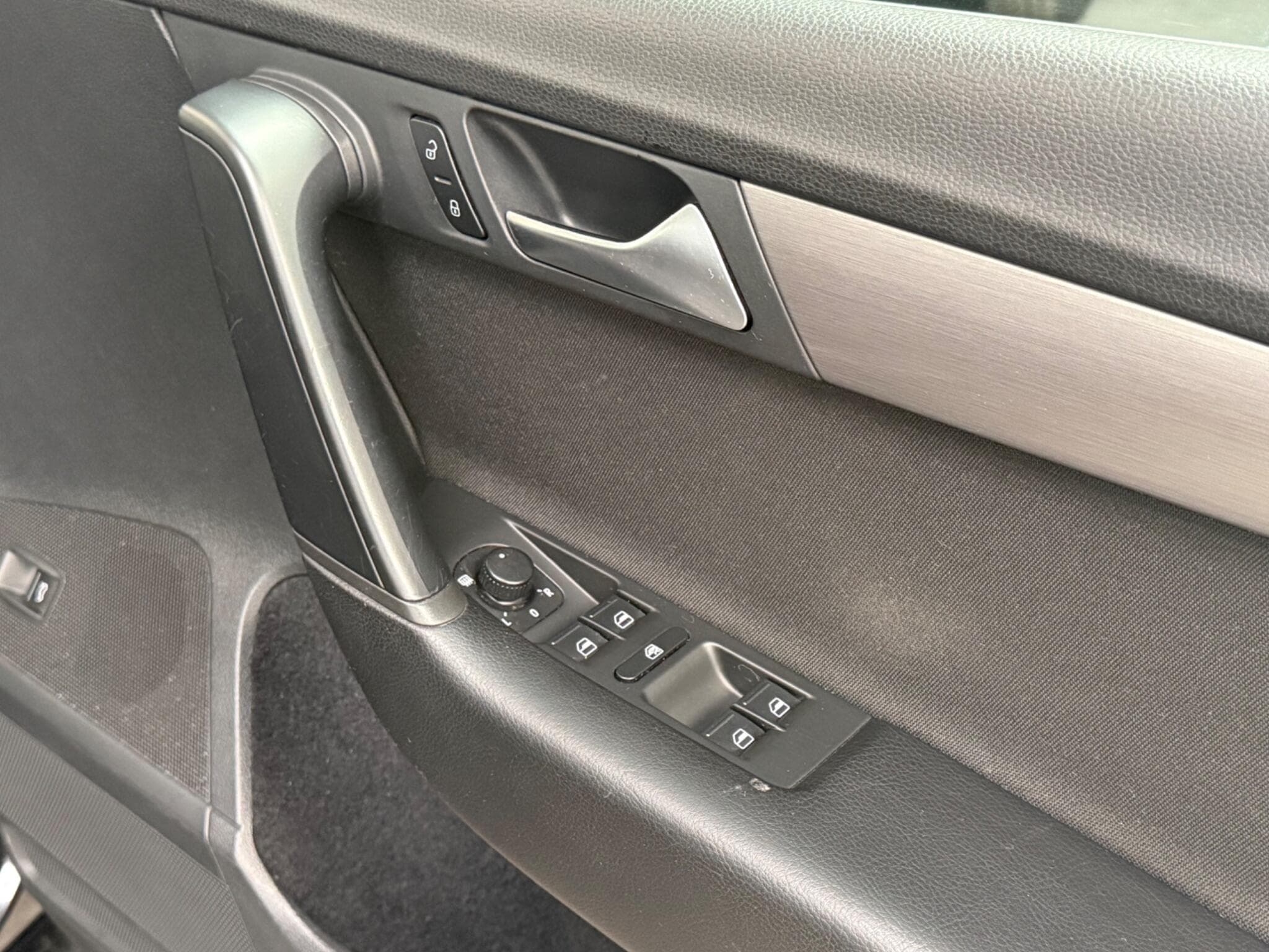 2012 Volkswagen Passat - Image 15