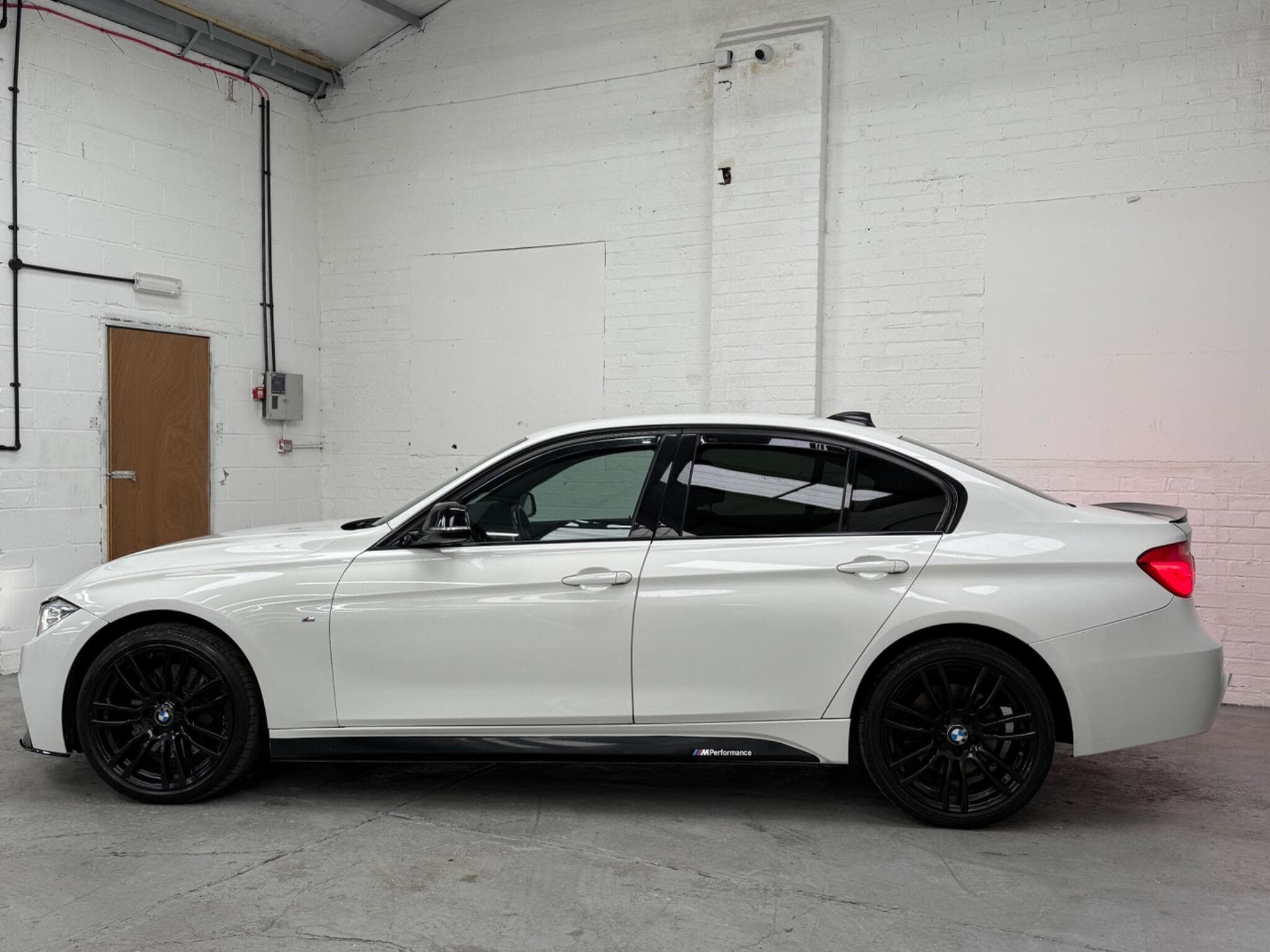2015 BMW 3 Series - Image 10