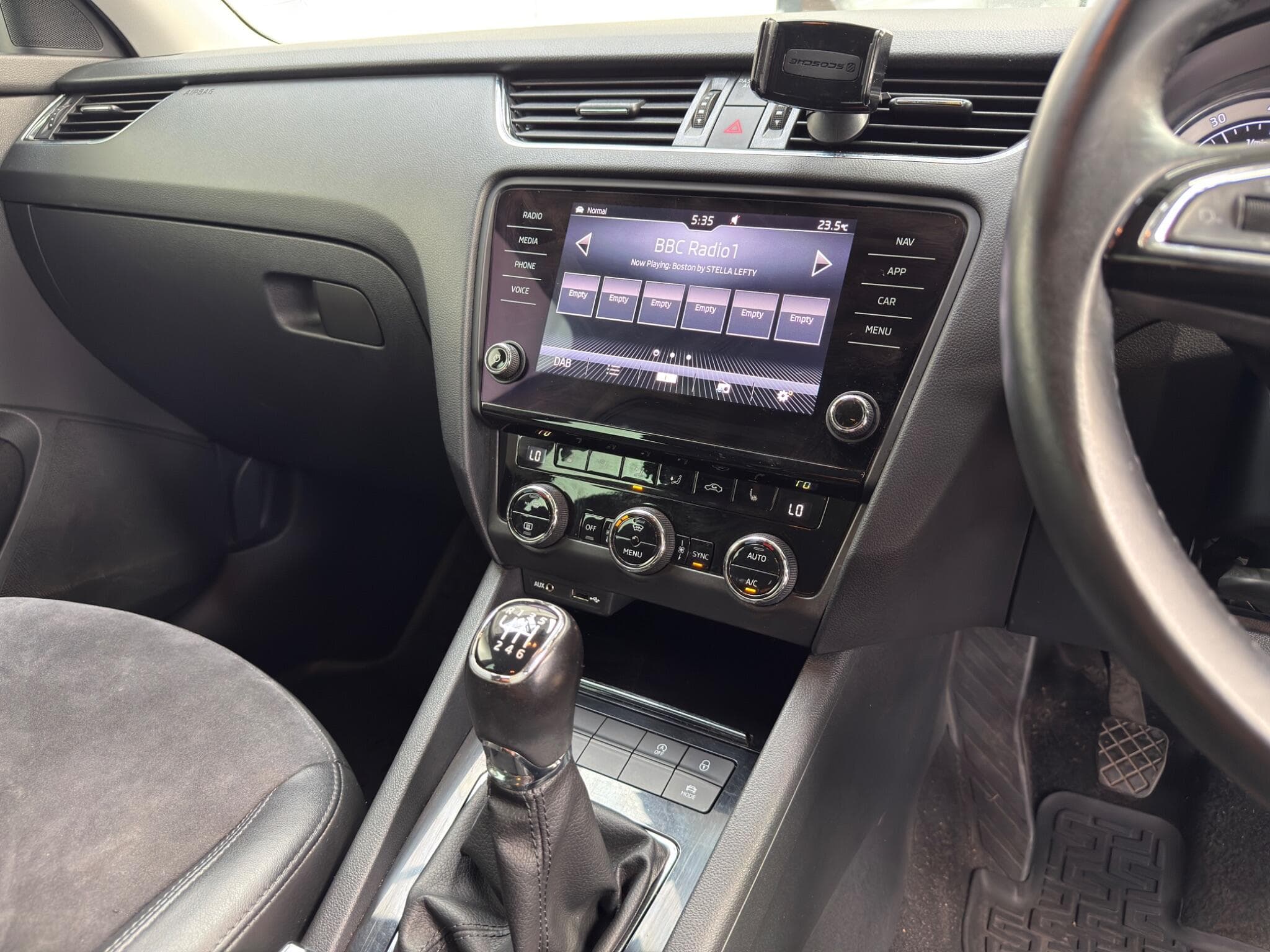 2017 Skoda Octavia - Image 22
