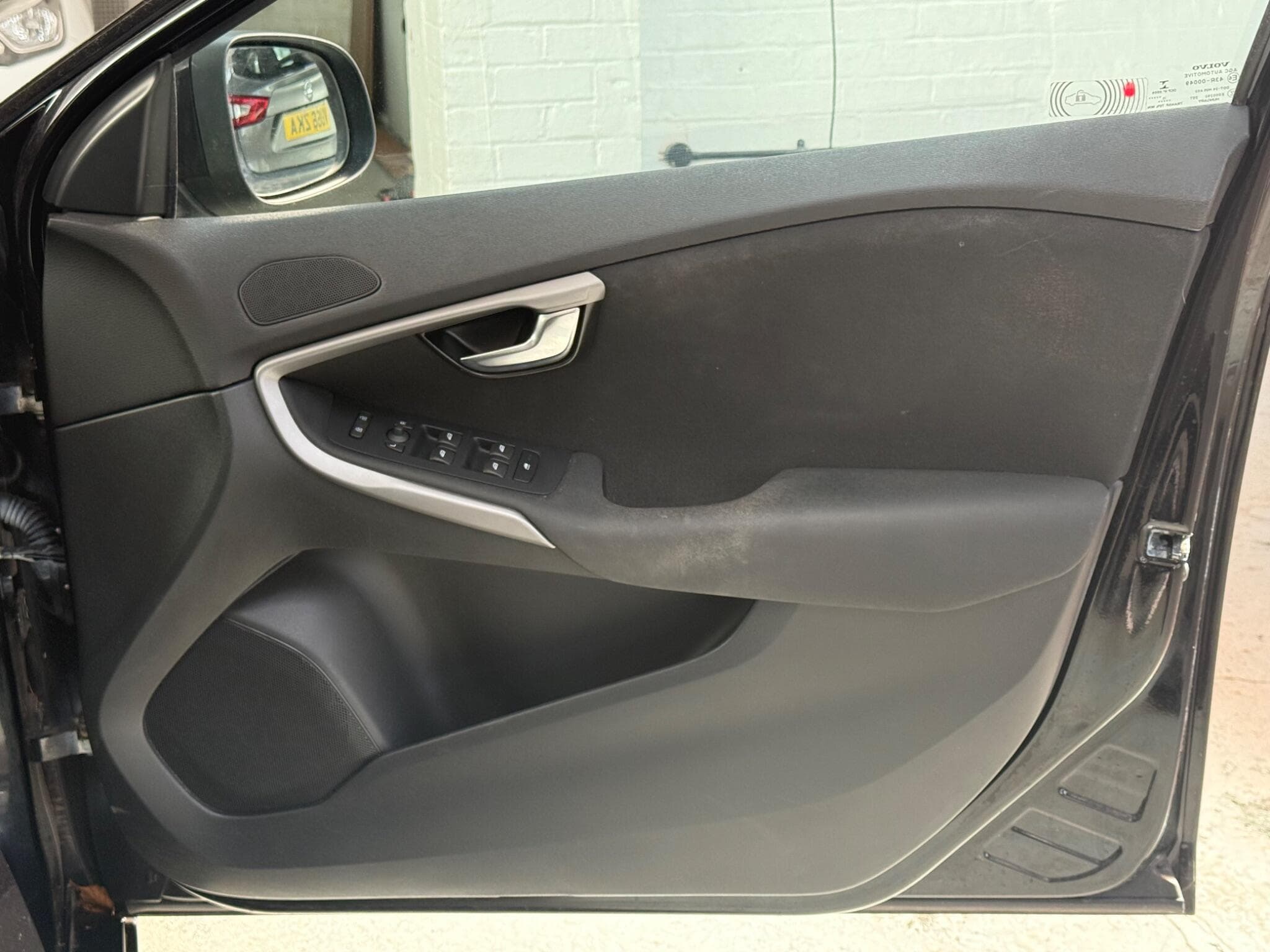 2015 Volvo V40 - Image 21