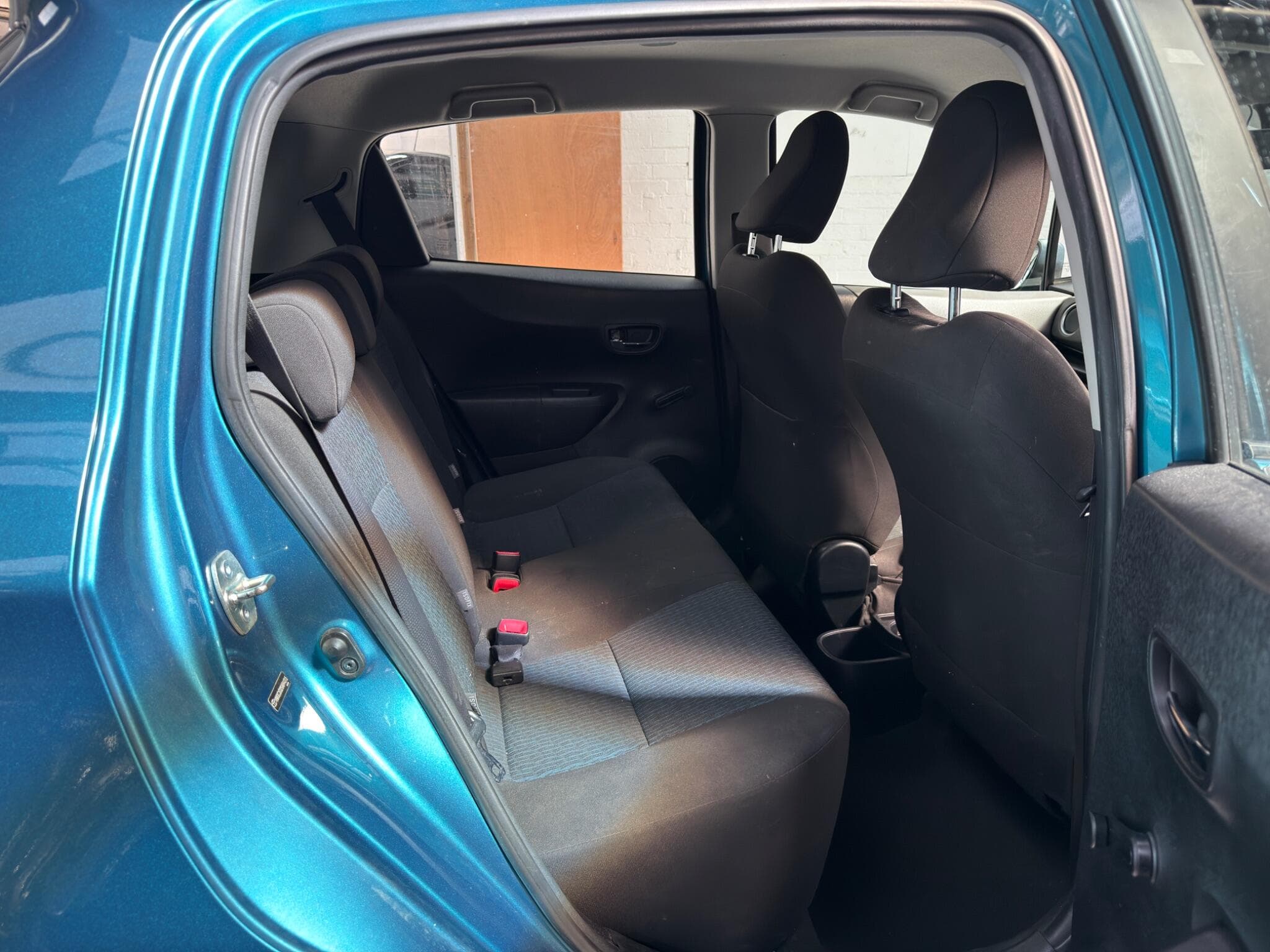 2013 Toyota Yaris - Image 16