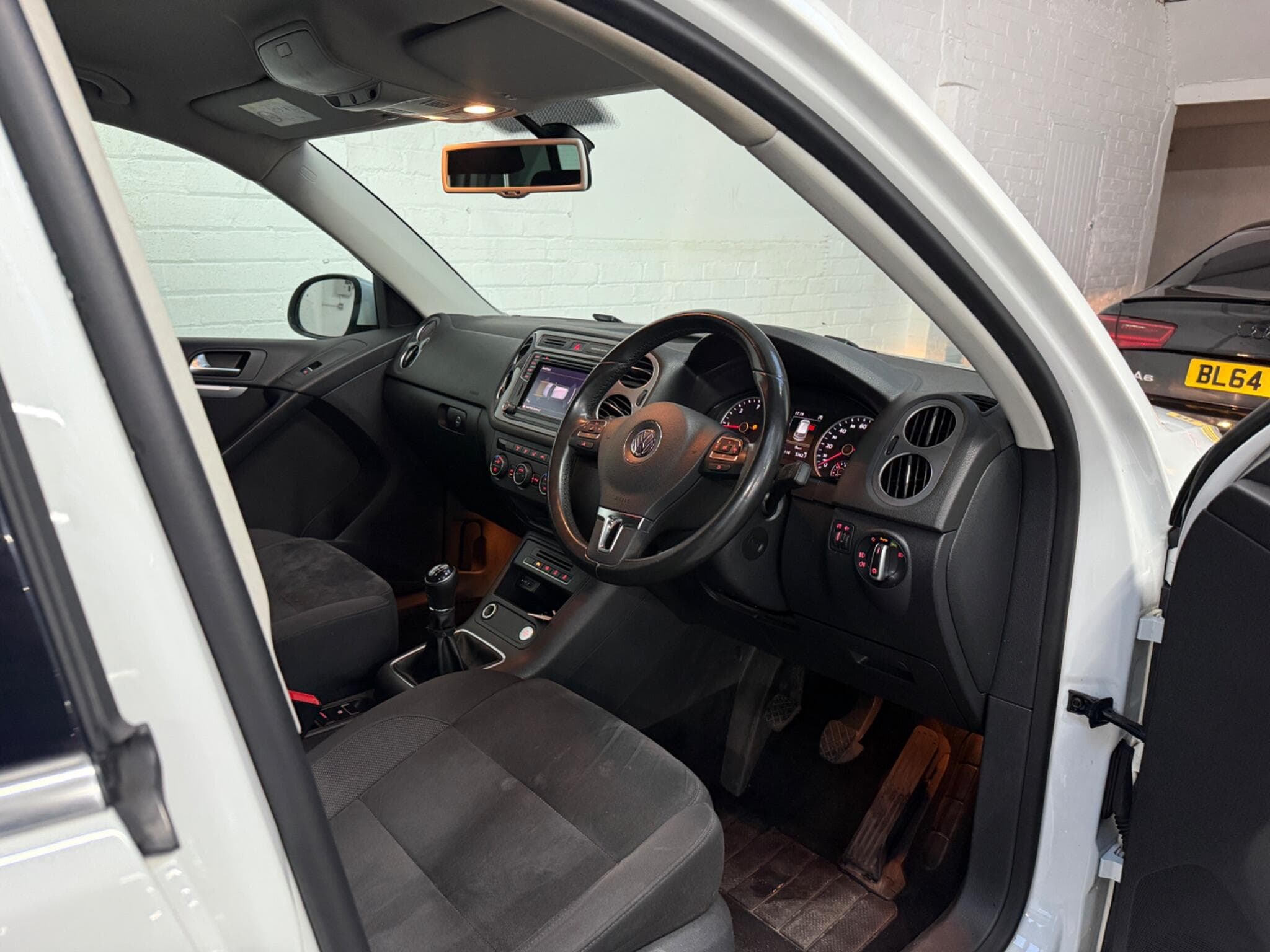 2015 Volkswagen Tiguan - Image 10