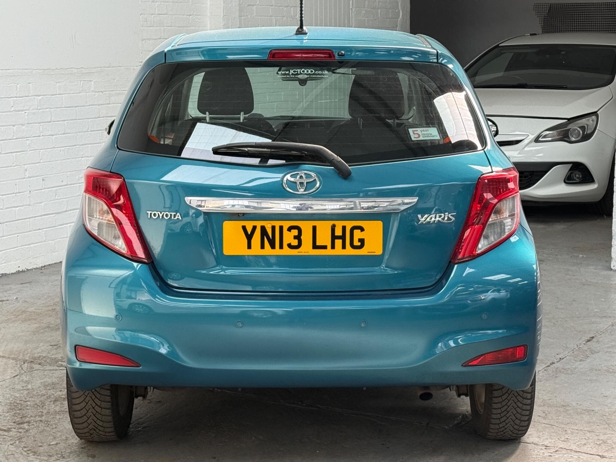 2013 Toyota Yaris - Image 10