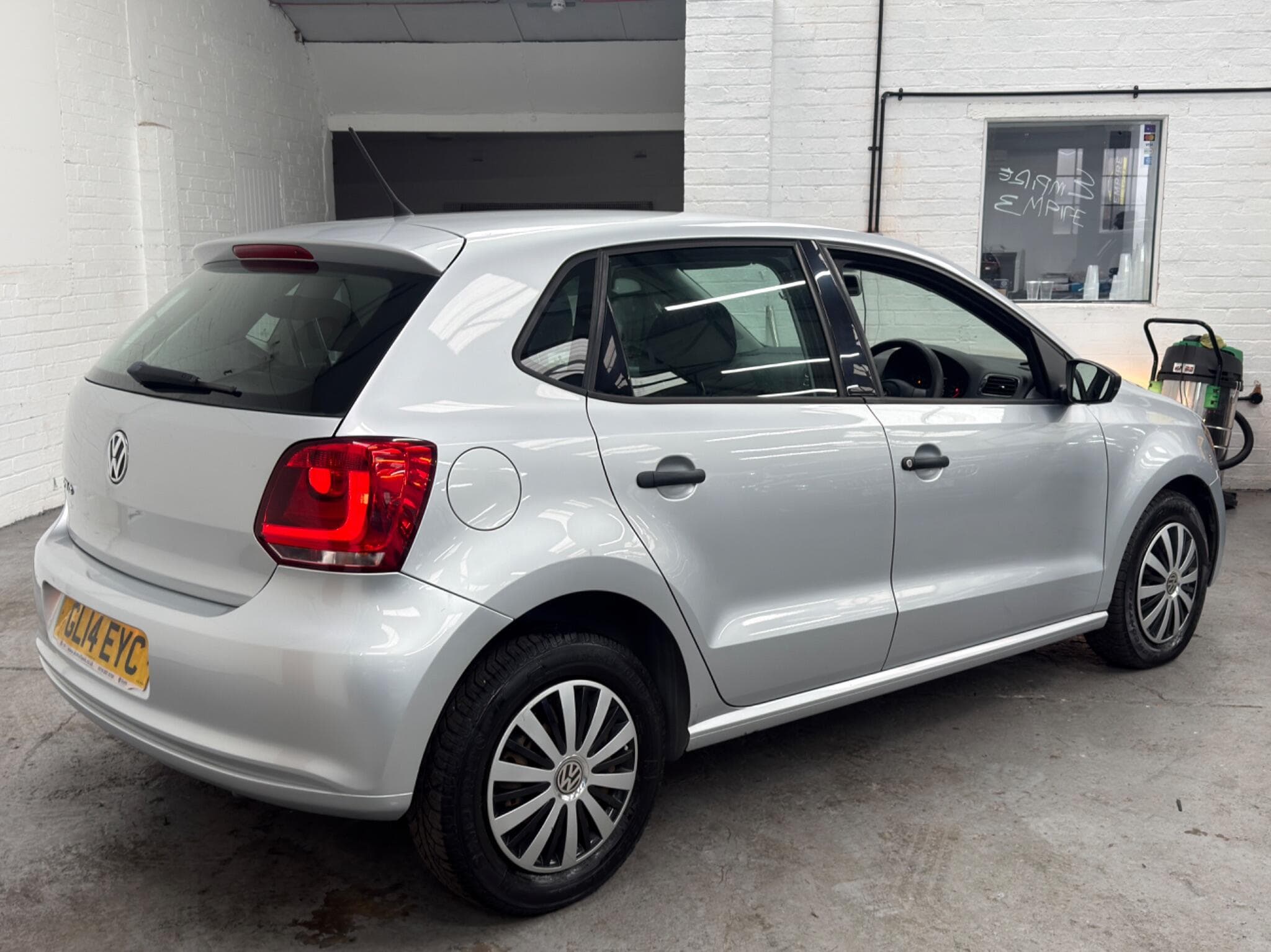 2014 Volkswagen Polo - Image 11