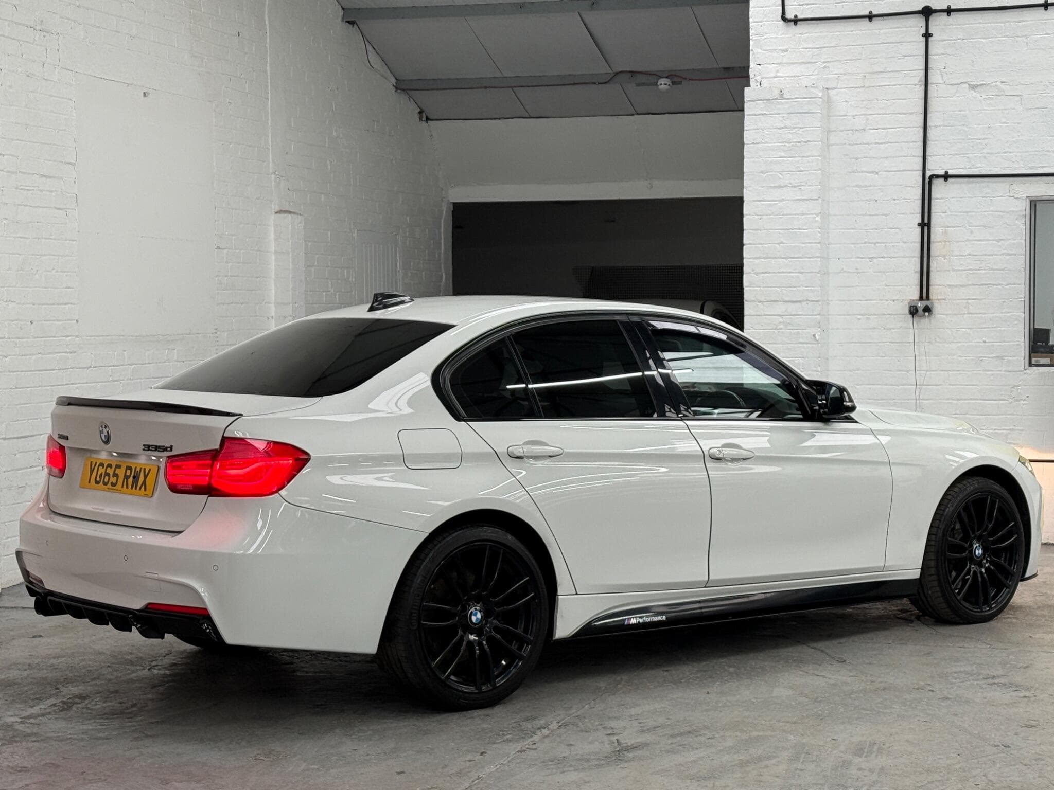 2015 BMW 3 Series - Image 13