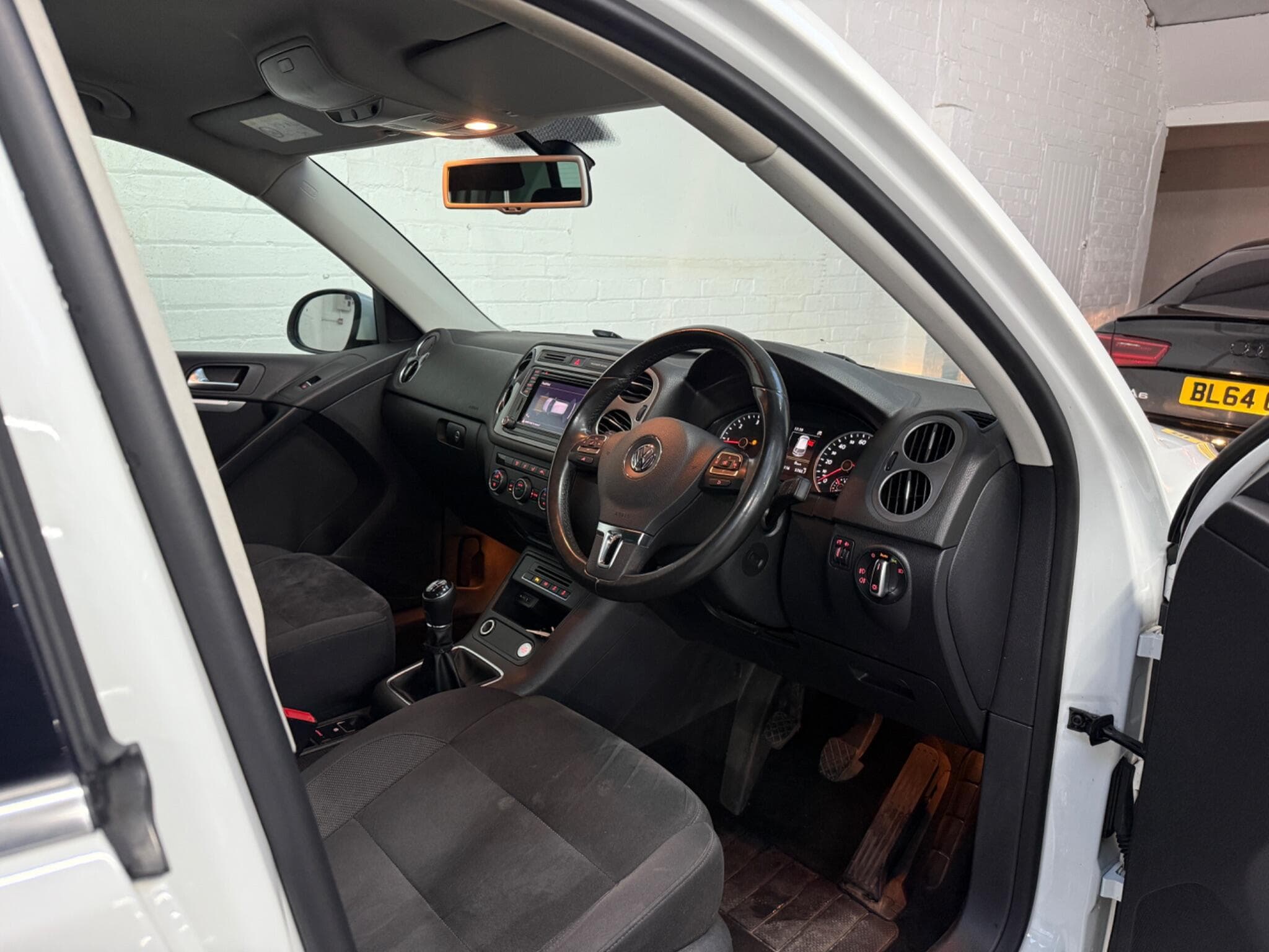 2015 Volkswagen Tiguan - Image 22