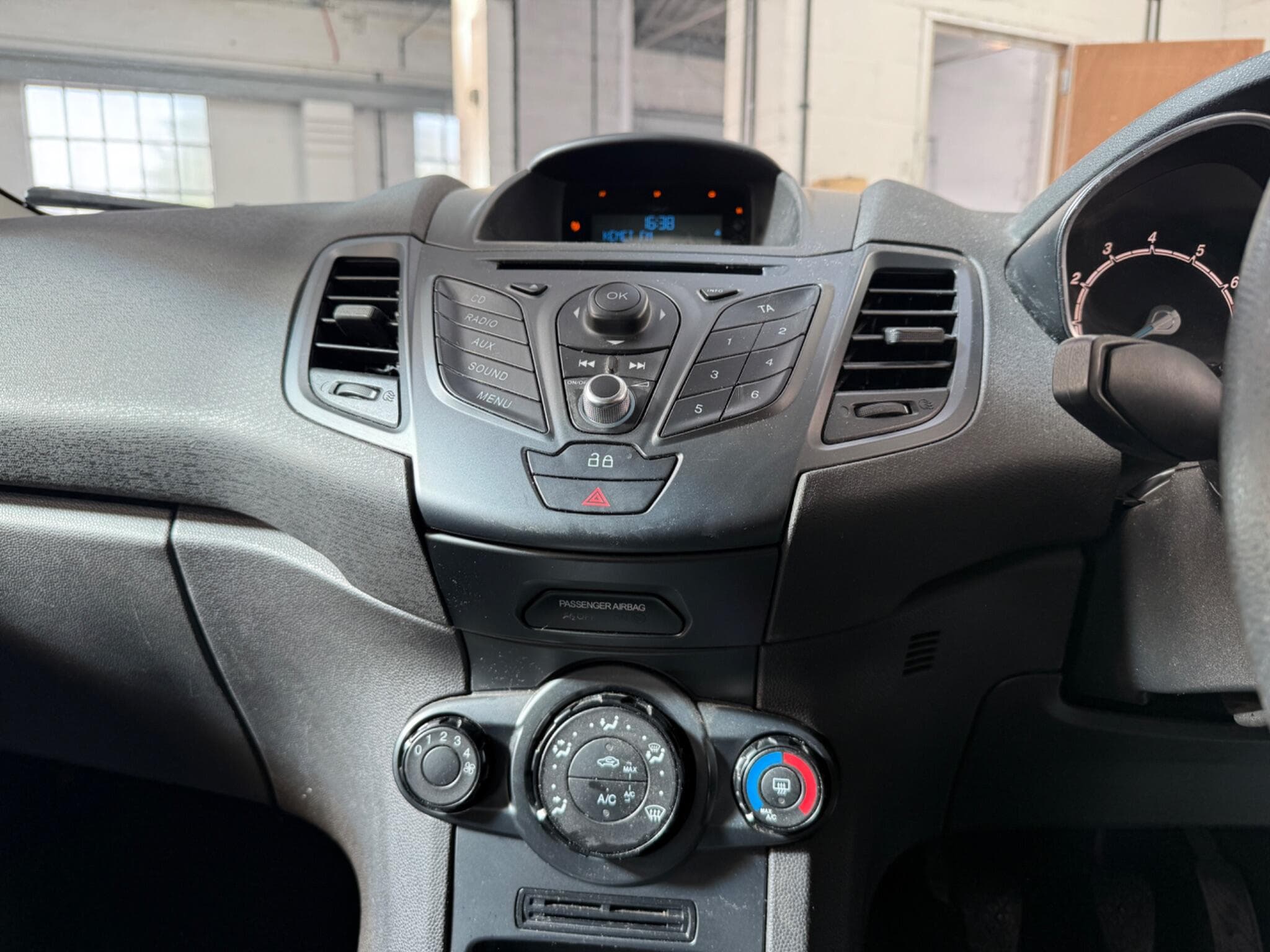 2014 Ford Fiesta - Image 9