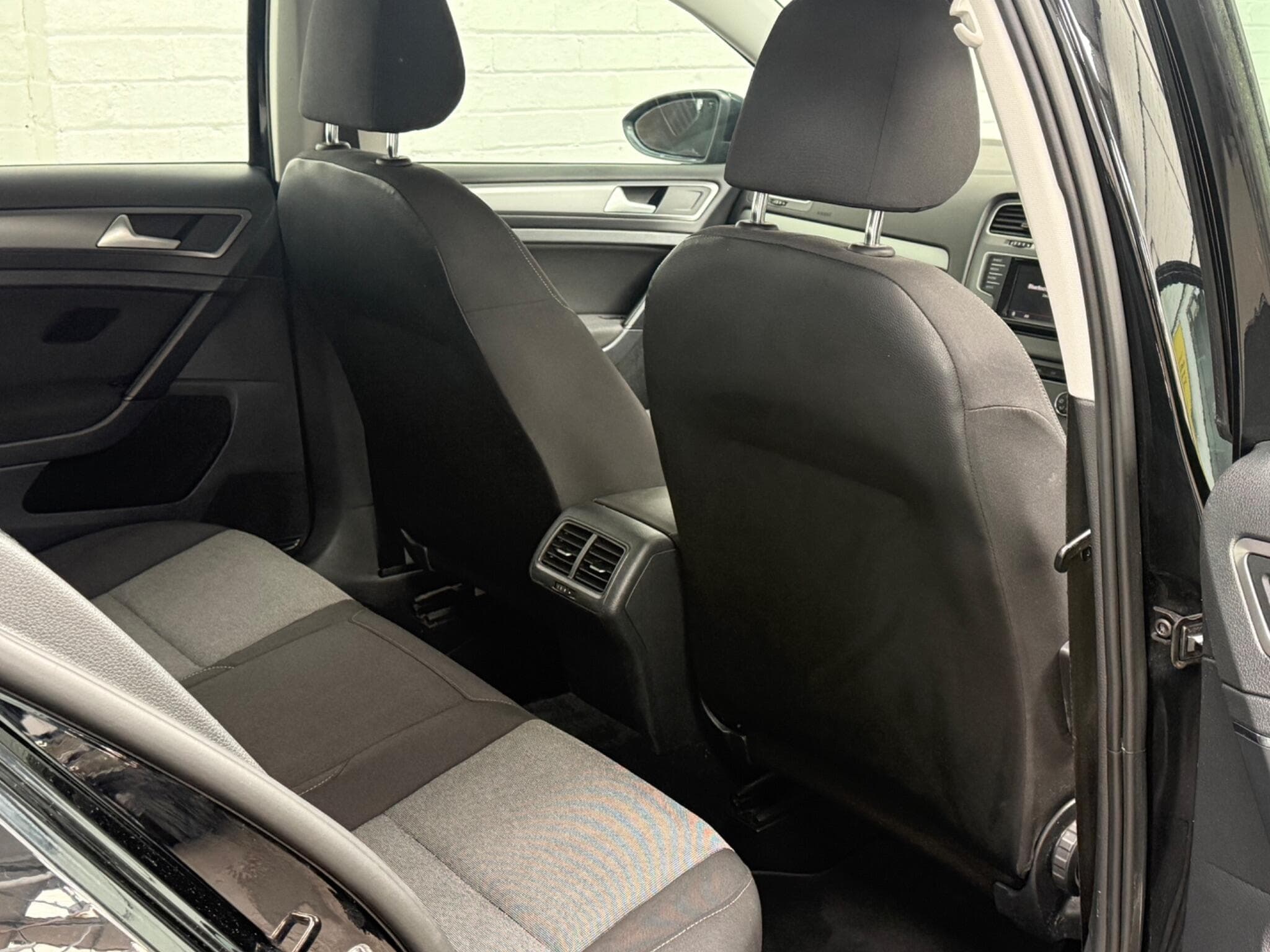 2015 Volkswagen Golf - Image 28