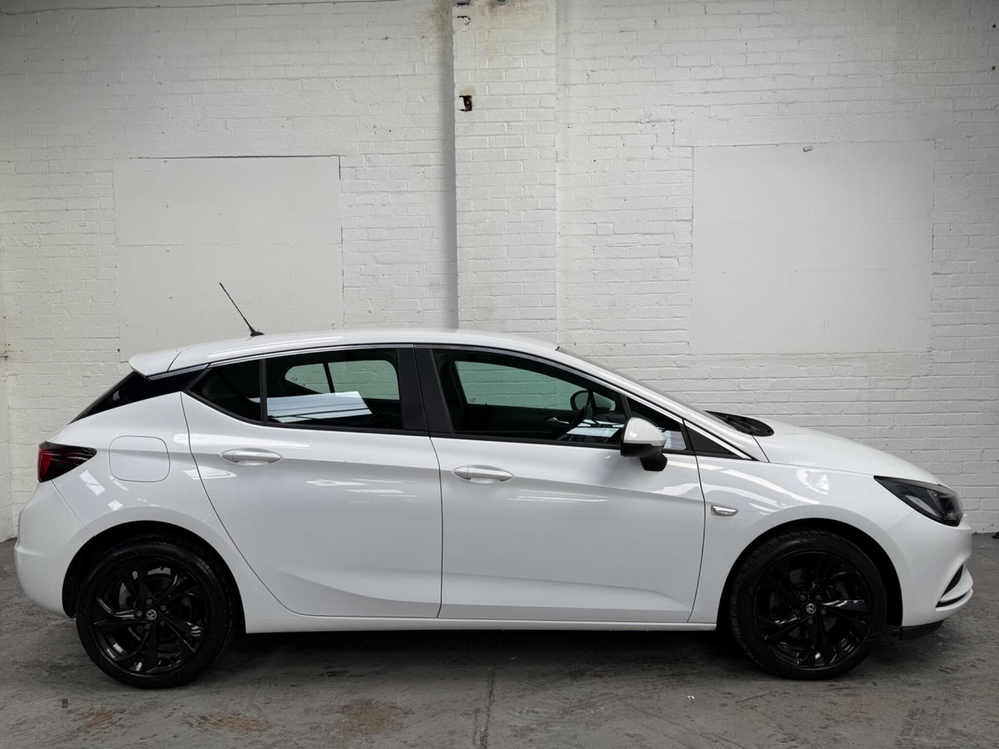 2016 Vauxhall Astra - Image 3