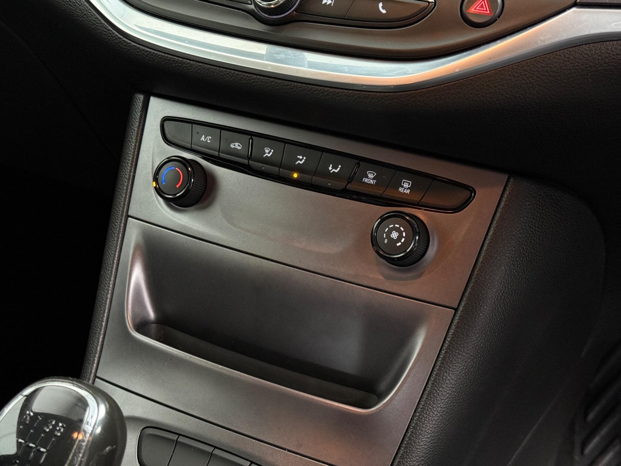 2016 Vauxhall Astra - Image 25