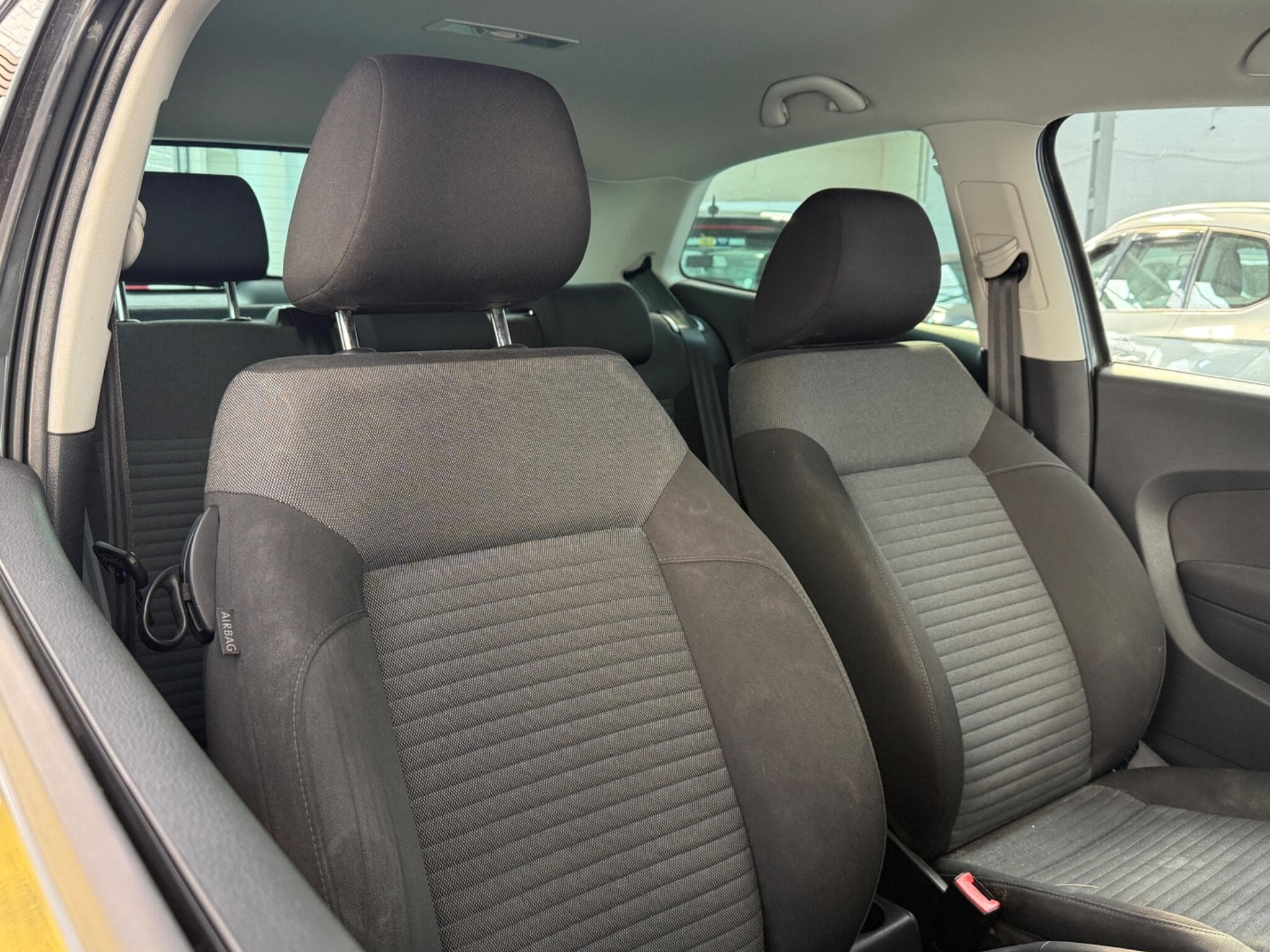 2013 Volkswagen Polo - Image 10