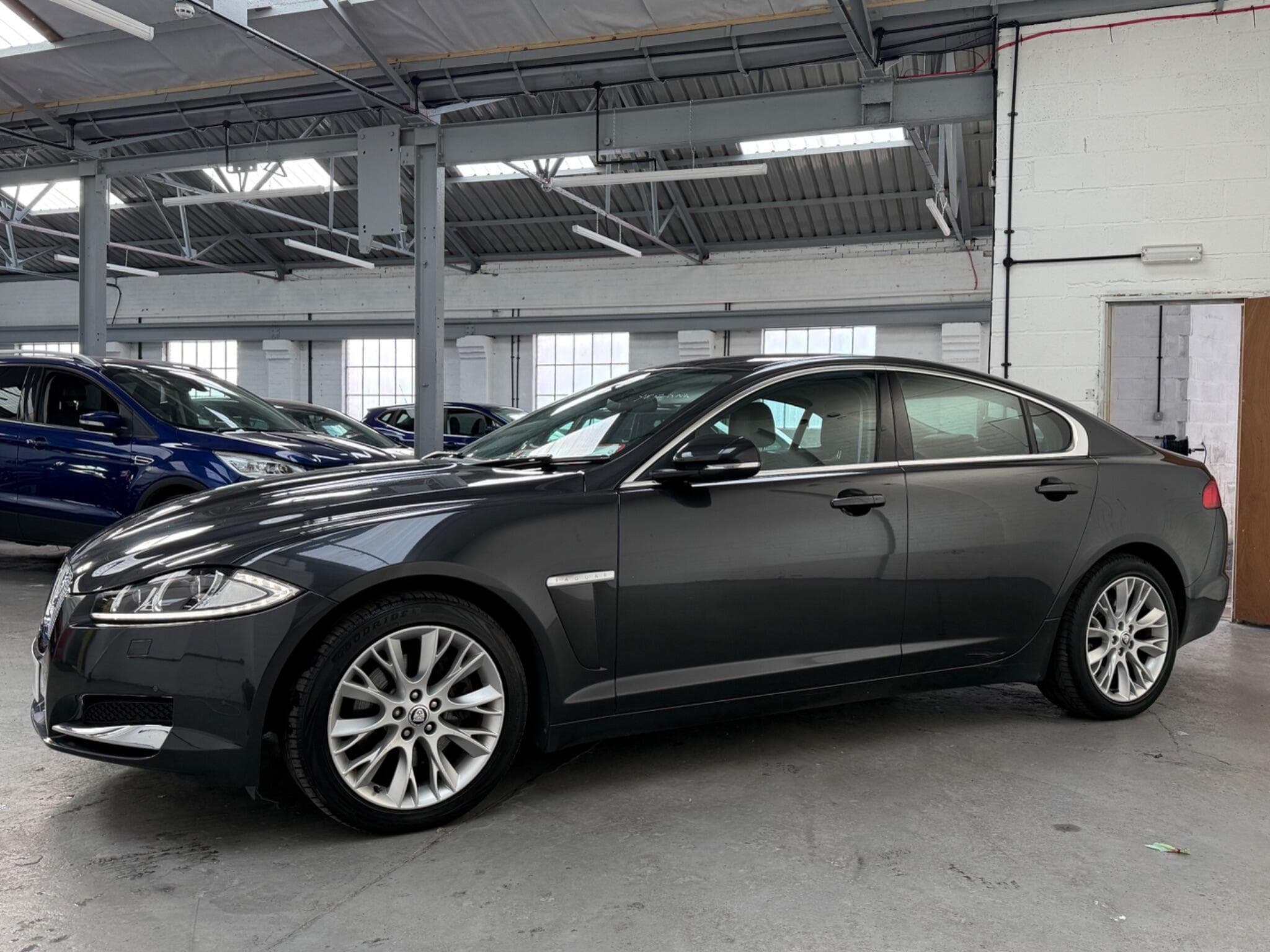 2012 Jaguar XF - Image 6