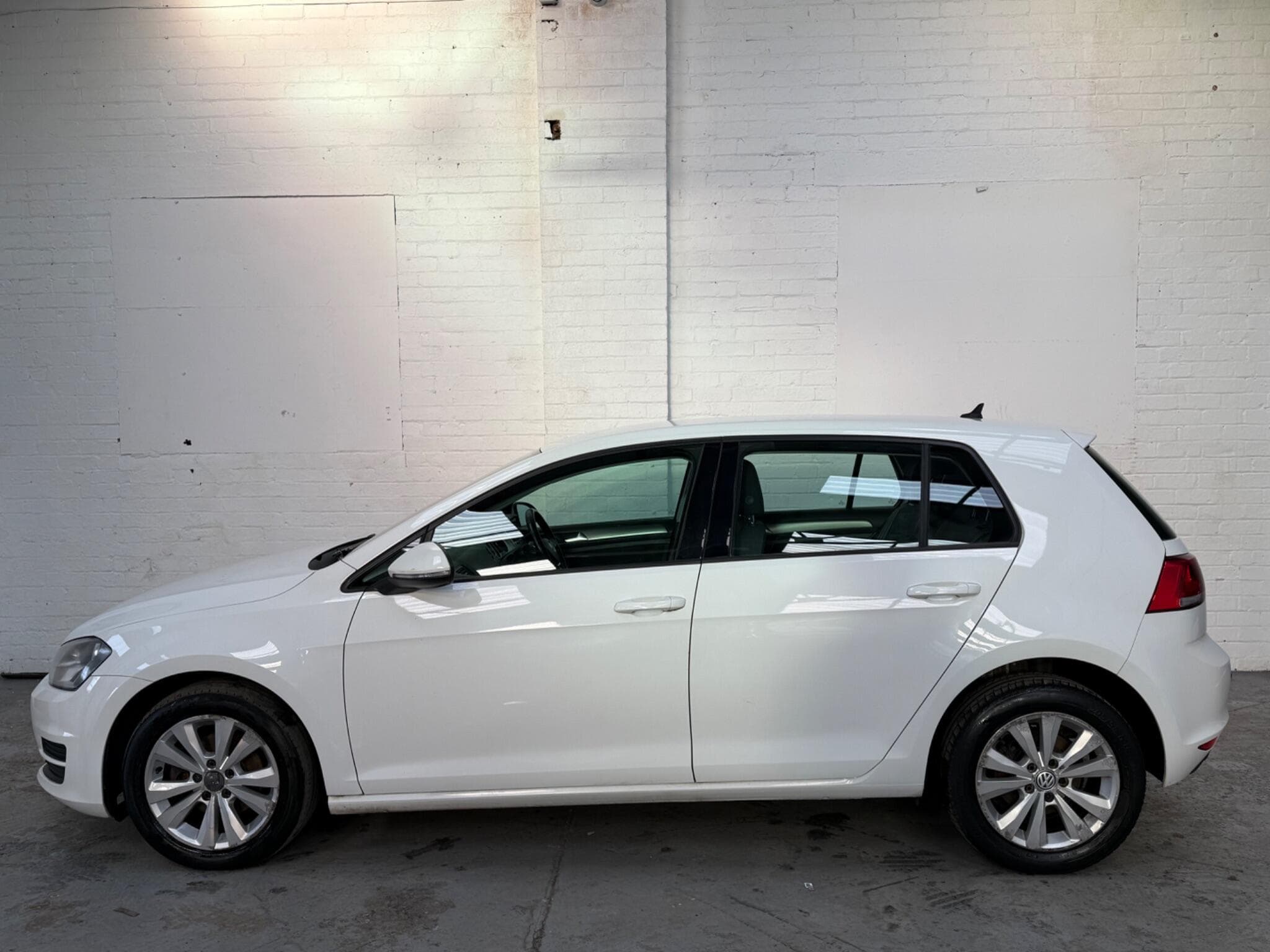 2014 Volkswagen Golf - Image 9