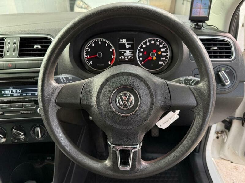 2014 Volkswagen Polo - Image 24