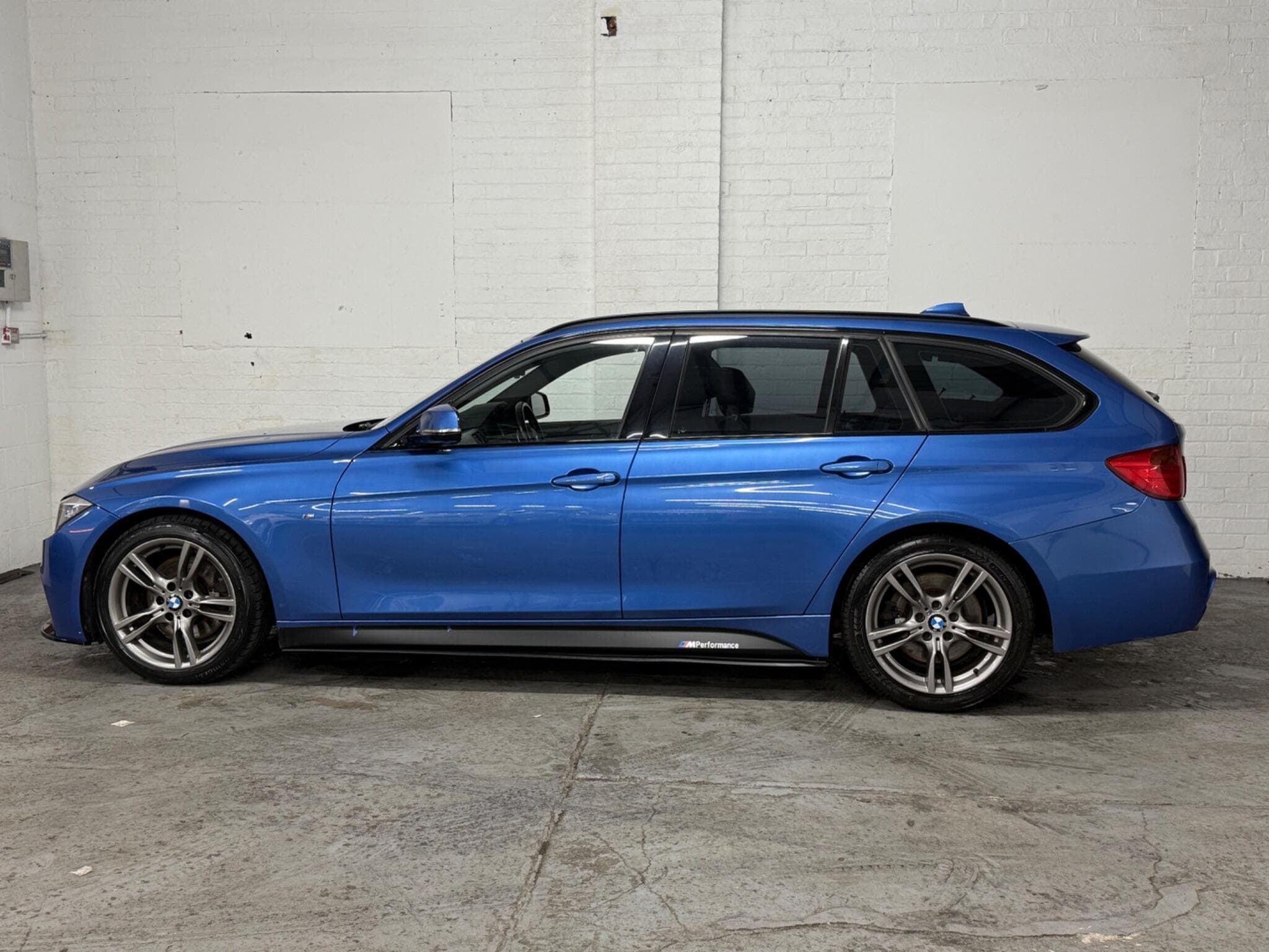 2014 BMW 3 Series - Image 5