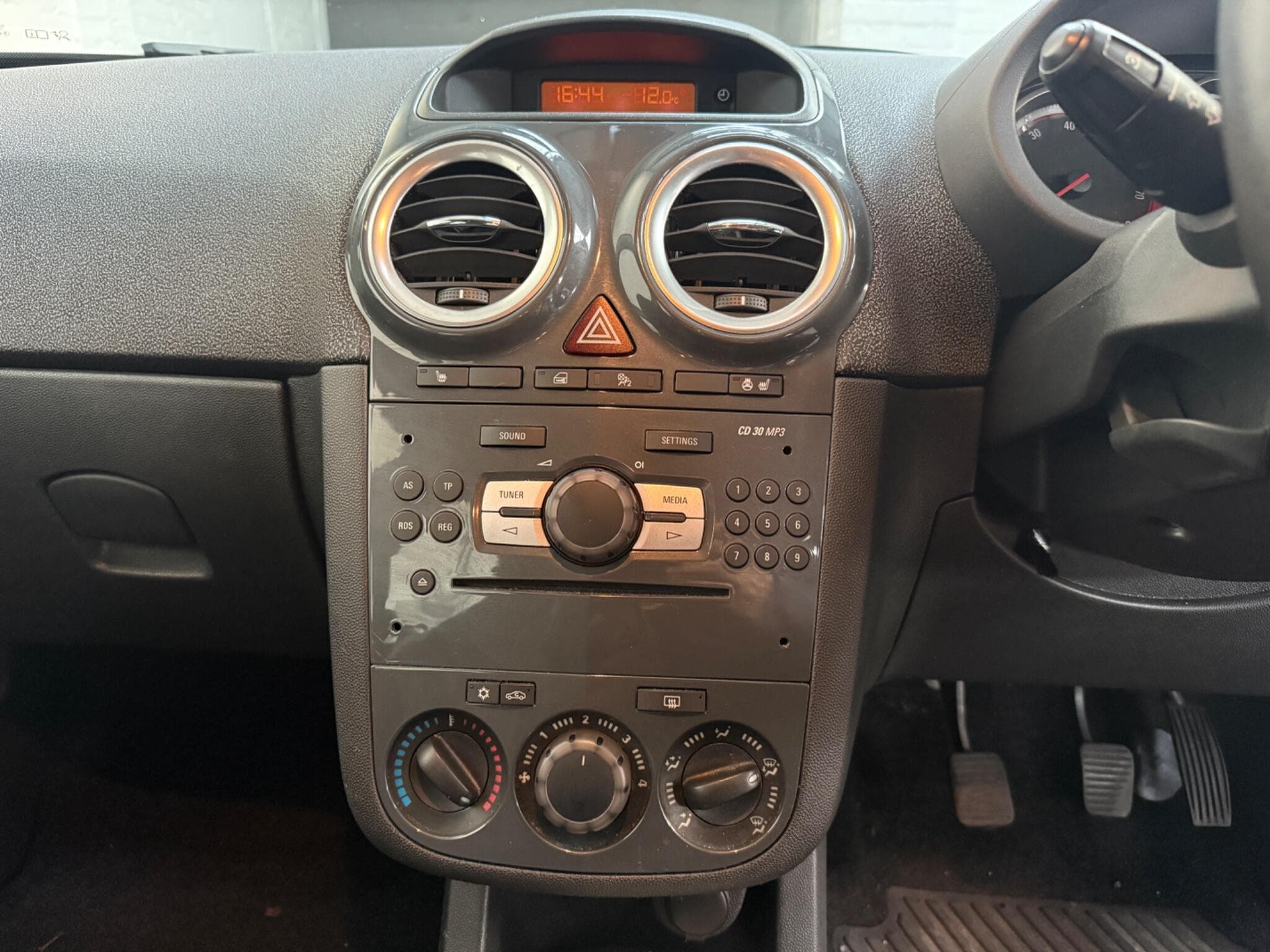 2012 Vauxhall Corsa - Image 12