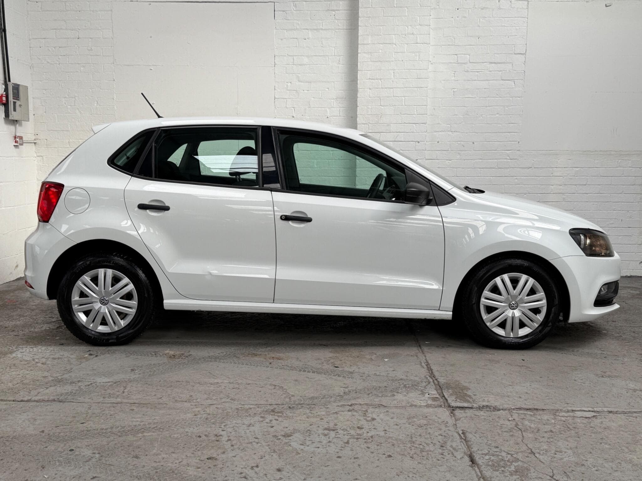 2014 Volkswagen Polo - Image 11